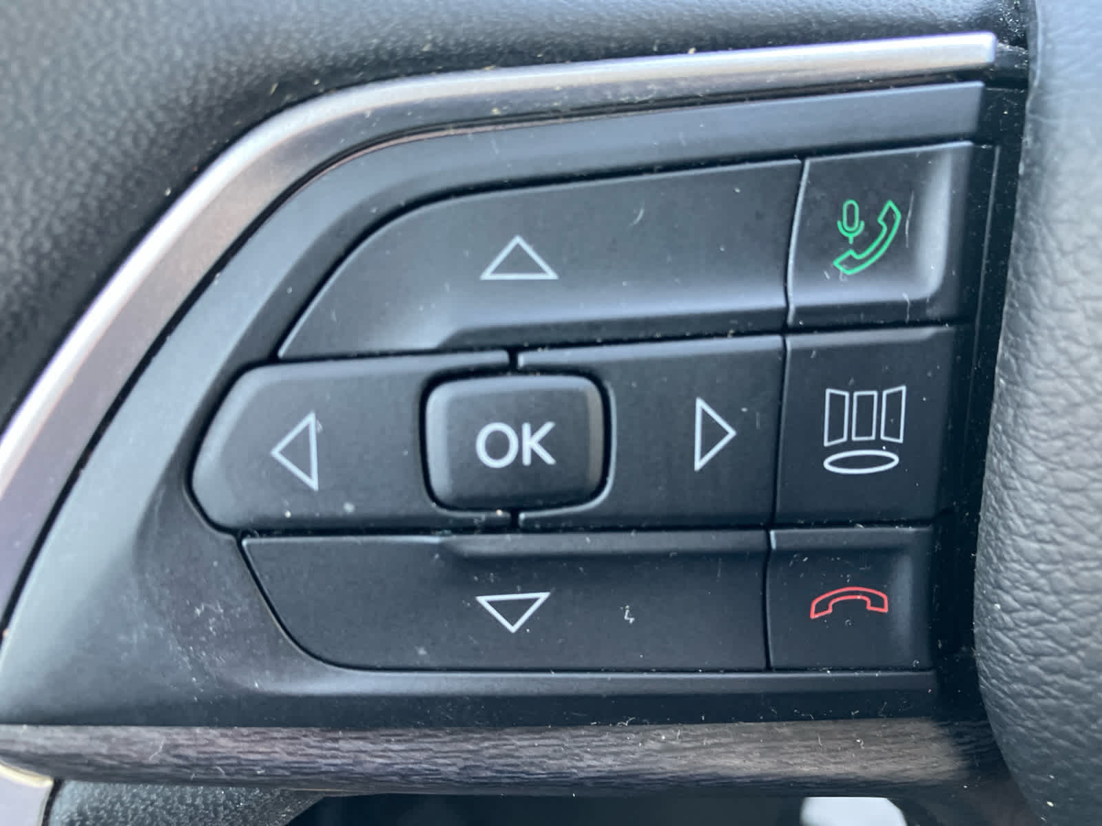 2023 Jeep Grand Cherokee L photo 19 of 42