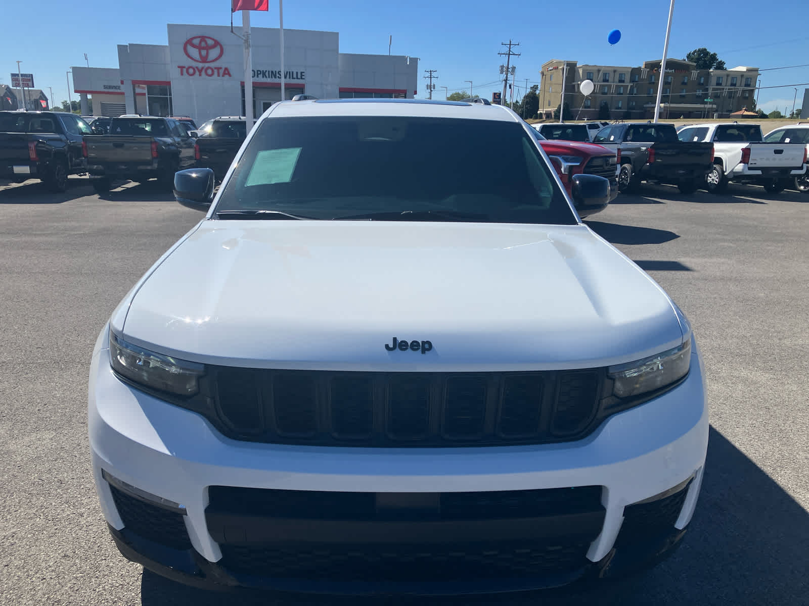 2025 Jeep Grand Cherokee L photo 2 of 41