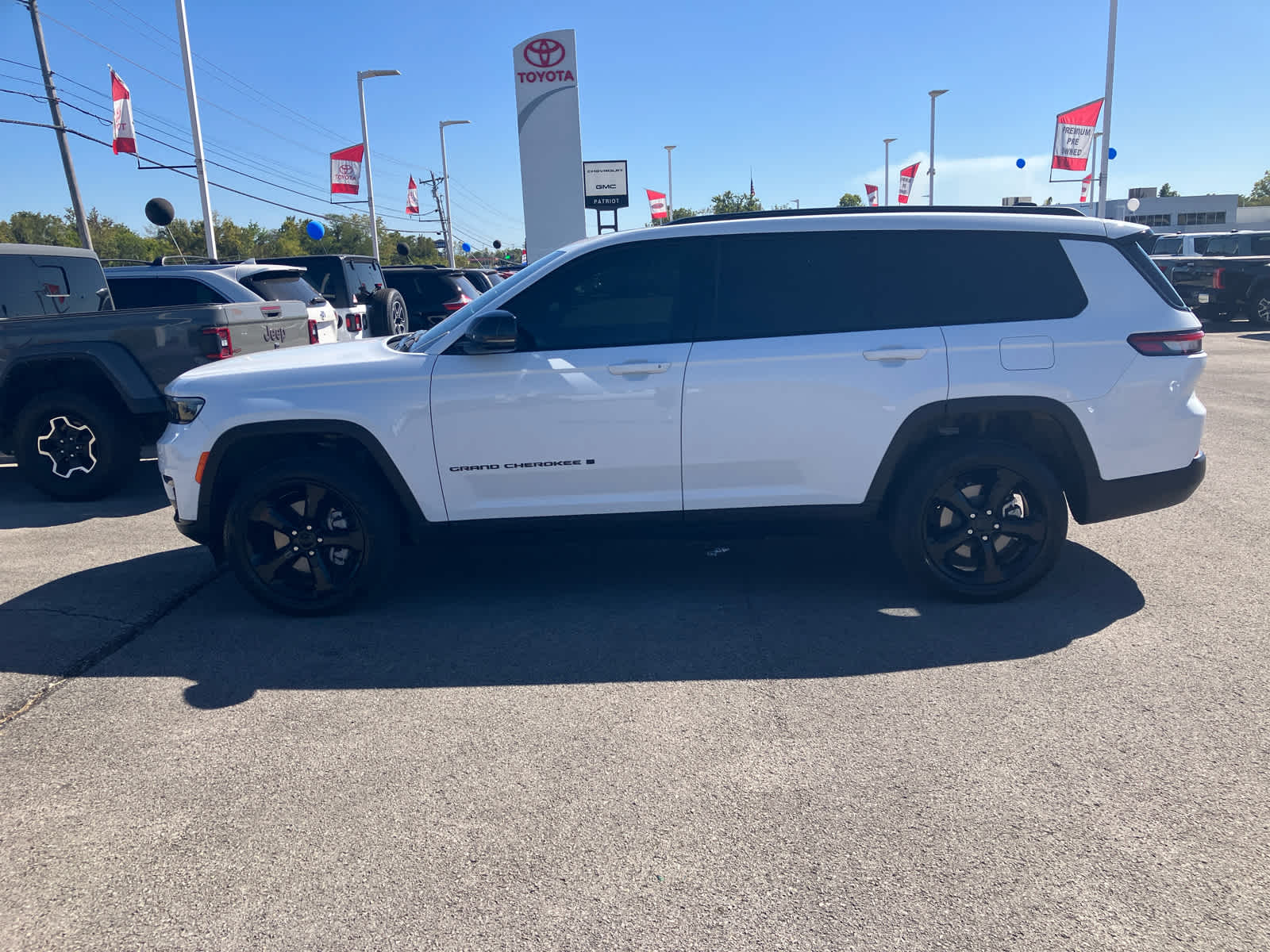 2025 Jeep Grand Cherokee L photo 4 of 41