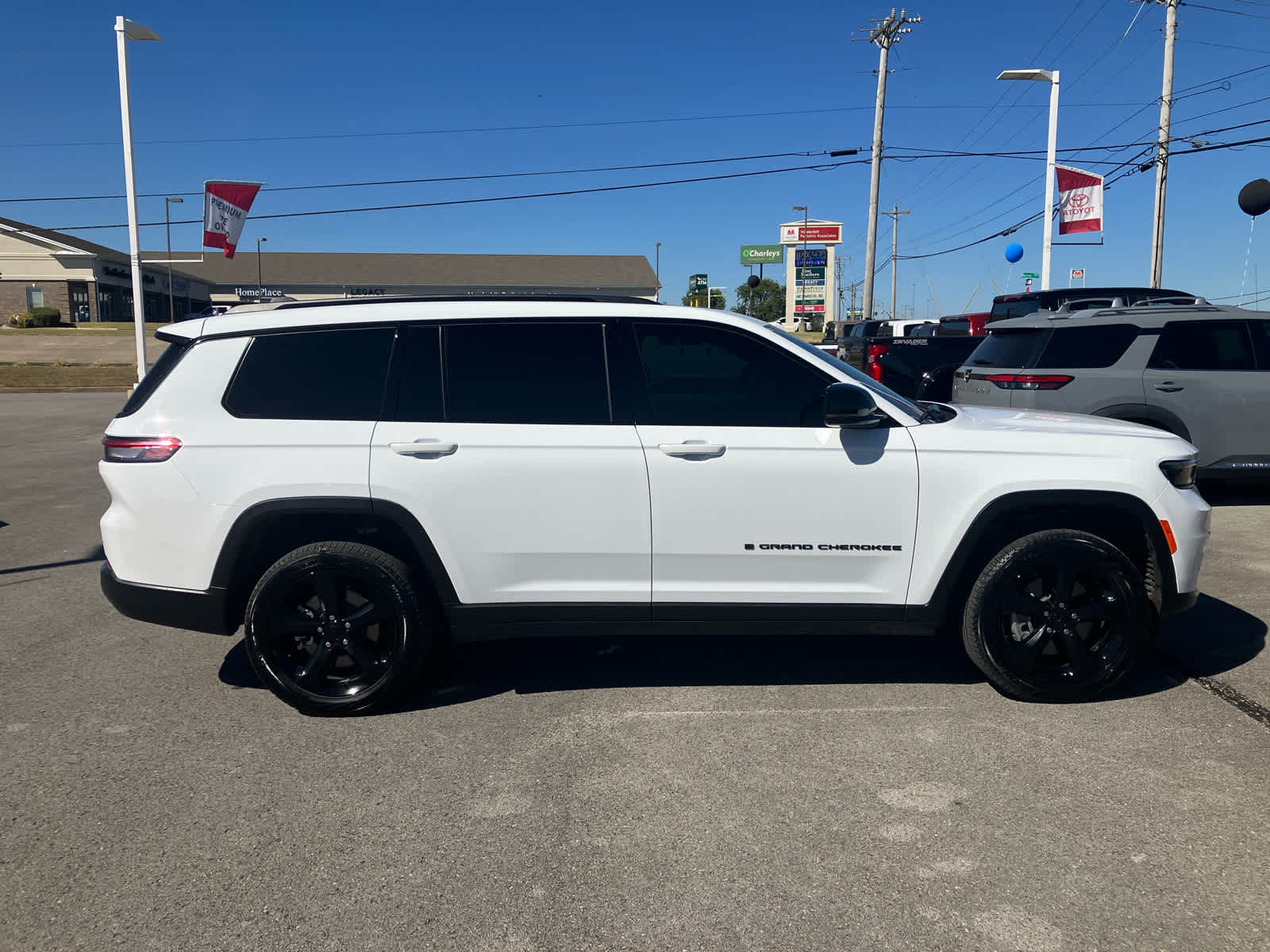 2025 Jeep Grand Cherokee L photo 8 of 41