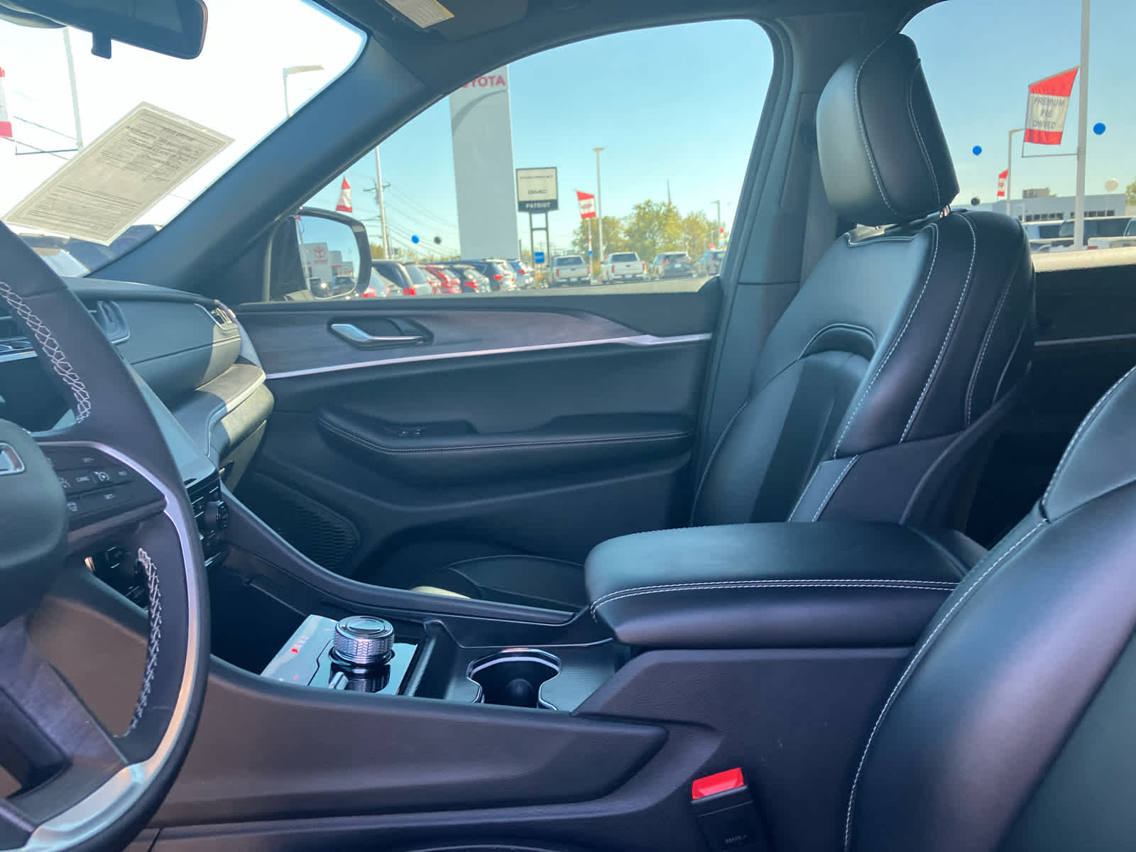 2025 Jeep Grand Cherokee L photo 10 of 41