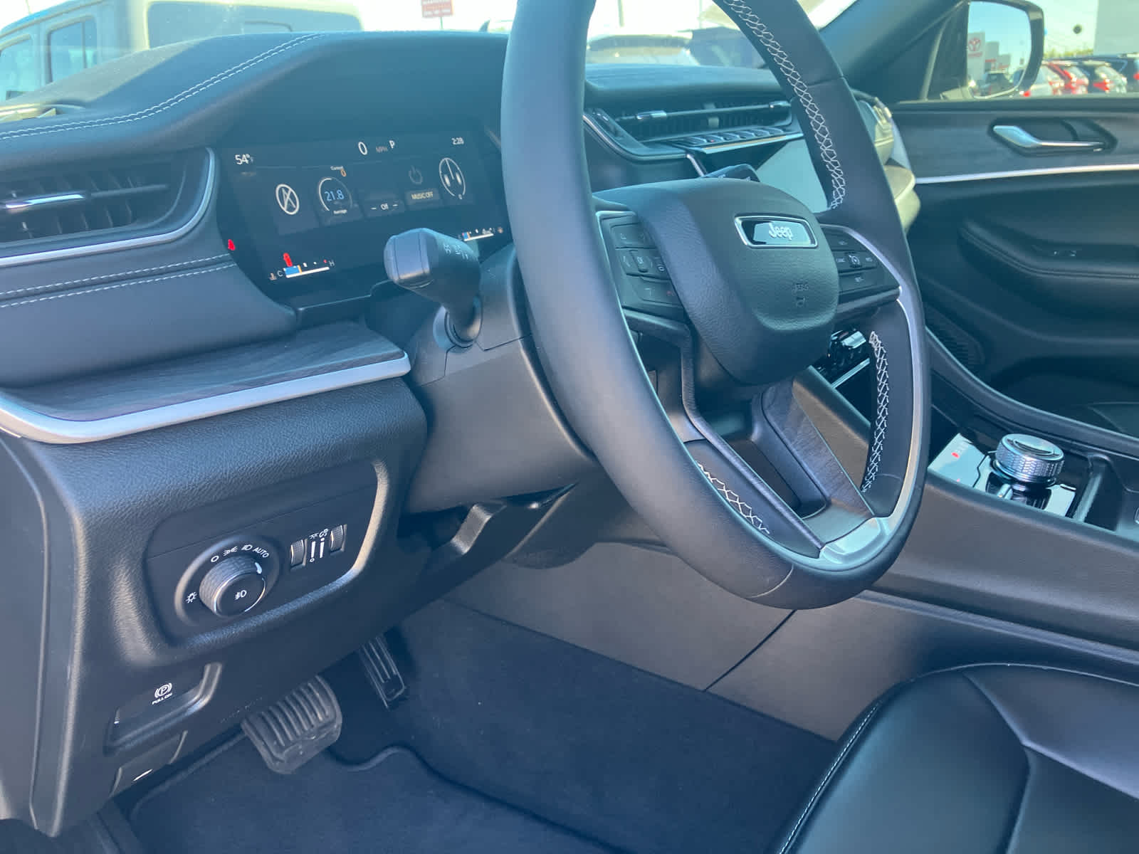 2025 Jeep Grand Cherokee L photo 9 of 41