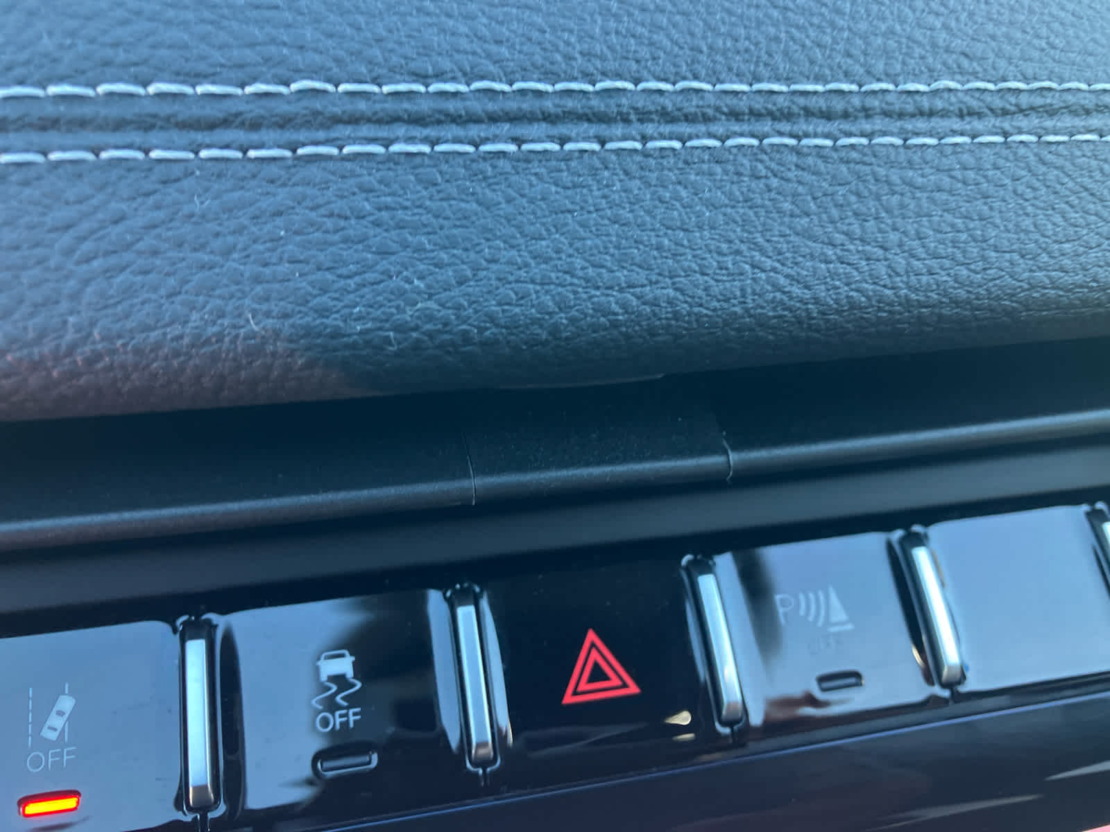 2025 Jeep Grand Cherokee L photo 24 of 41