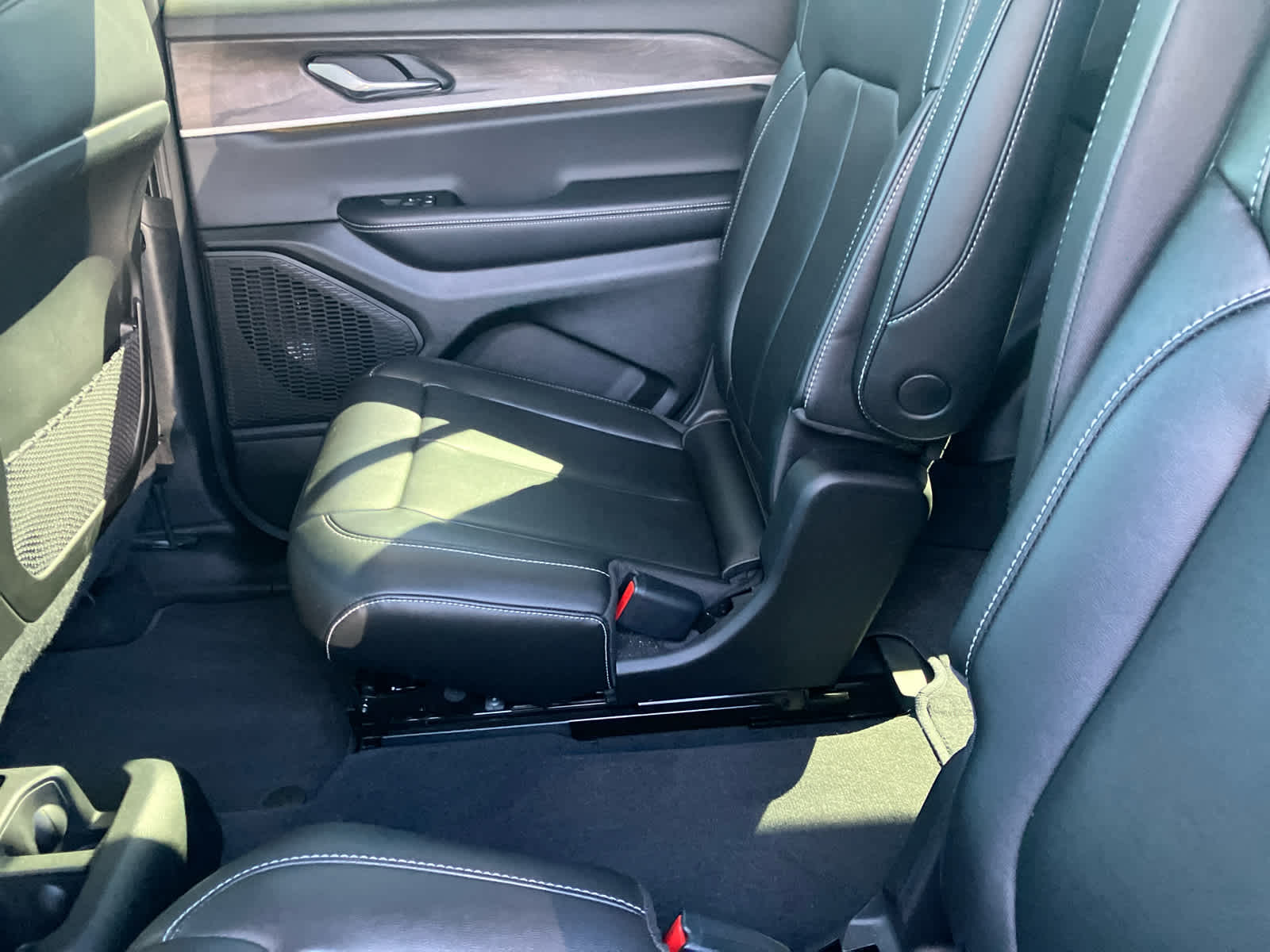 2025 Jeep Grand Cherokee L photo 40 of 41