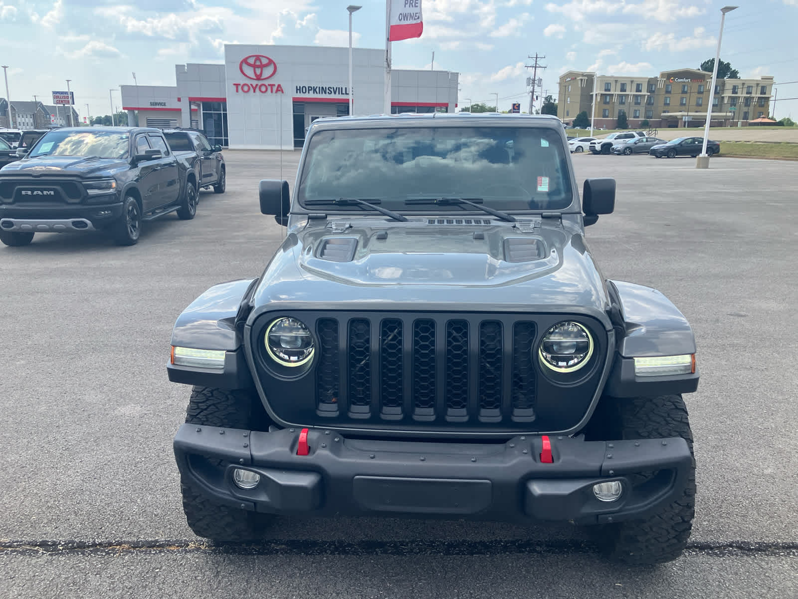 2022 Jeep Gladiator photo 2 of 41