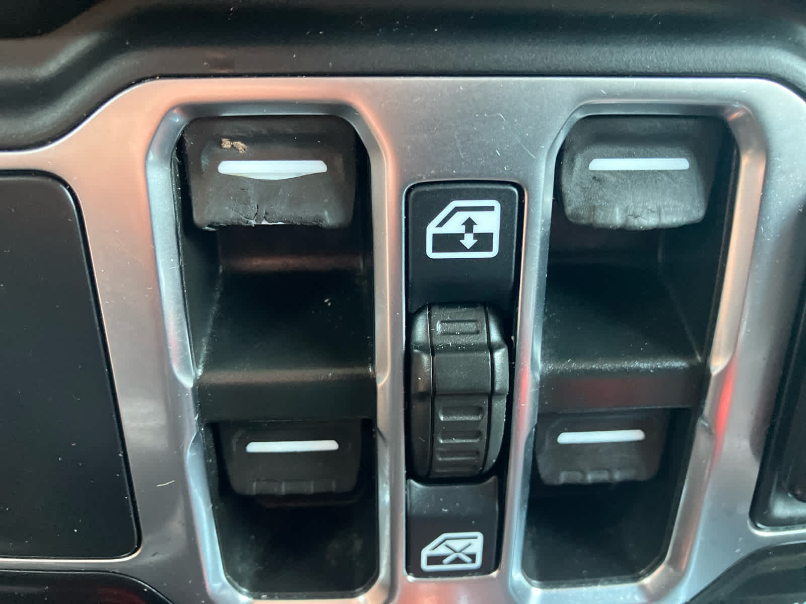 2022 Jeep Gladiator photo 32 of 41