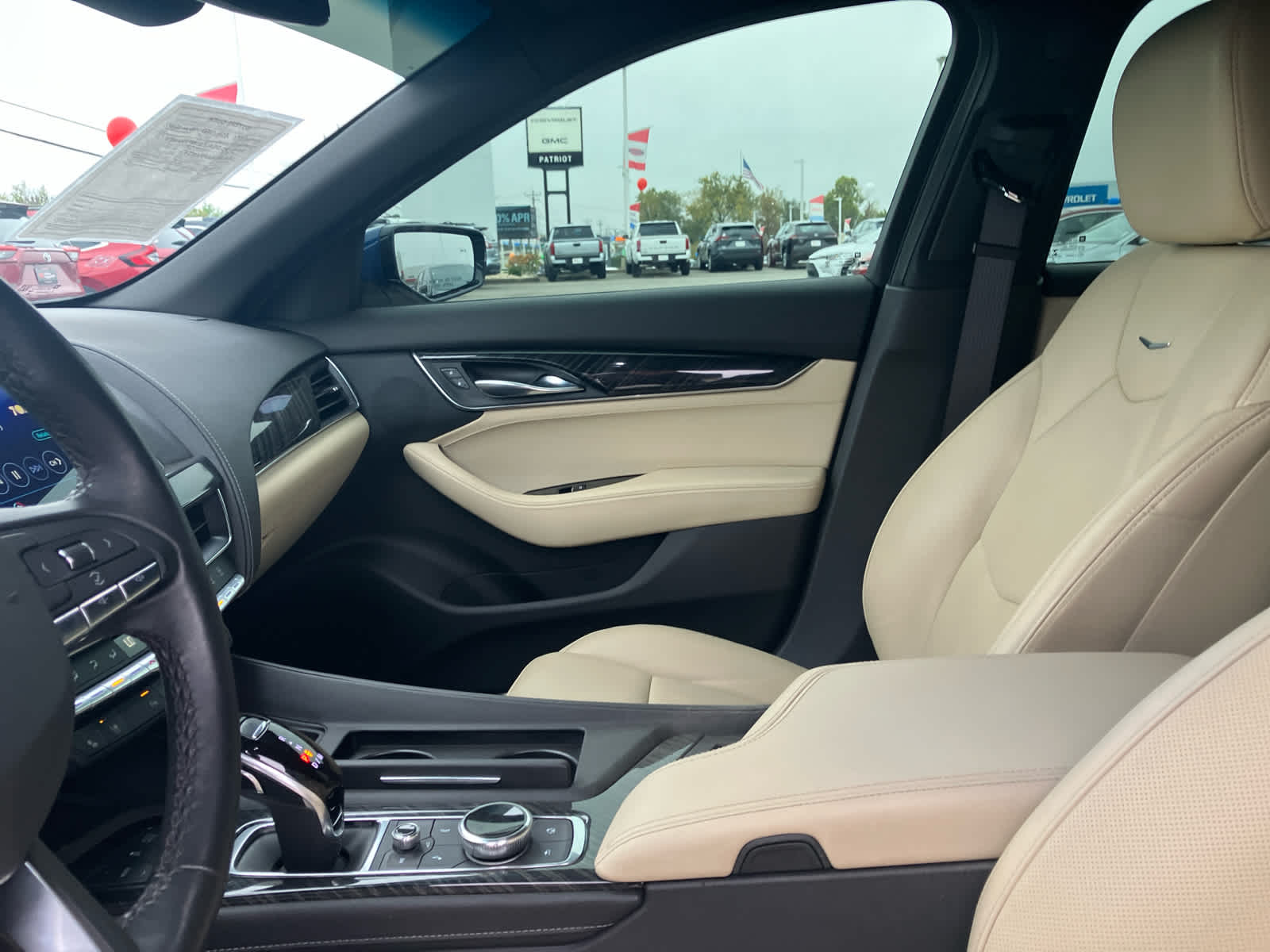 2022 Cadillac CT5 photo 10 of 40