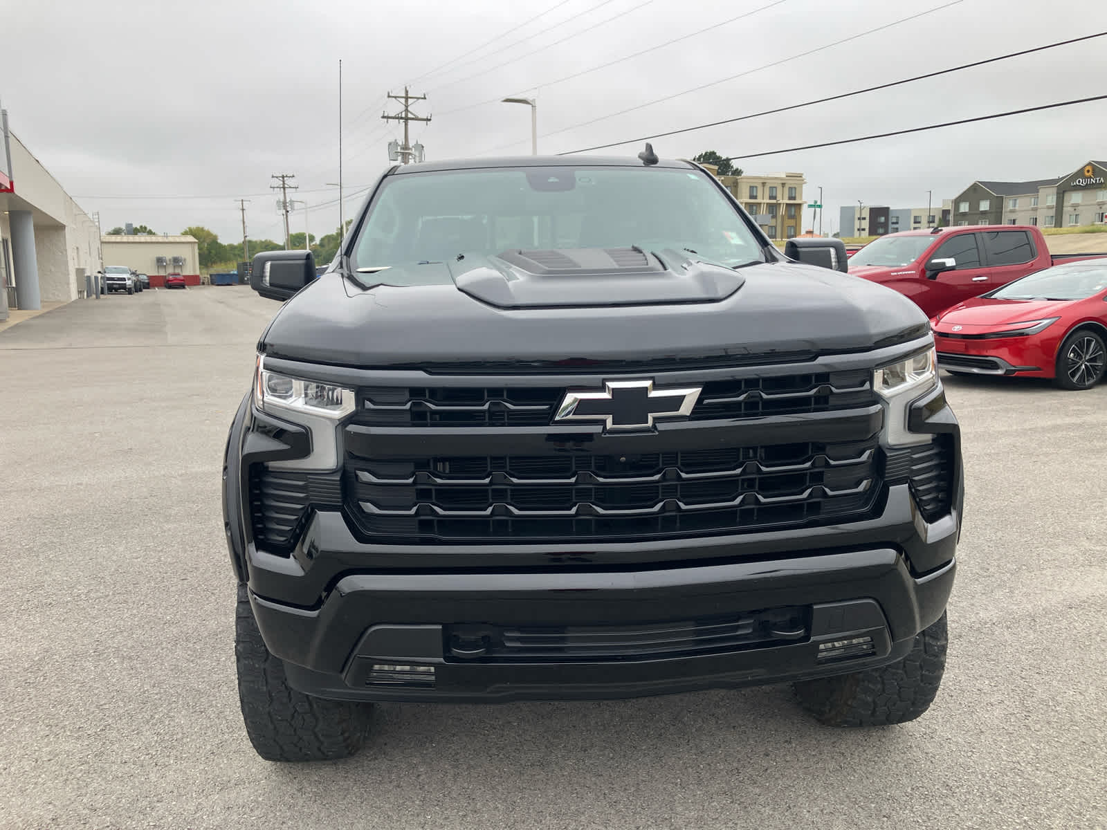 2023 Chevrolet Silverado 1500 photo 2 of 37