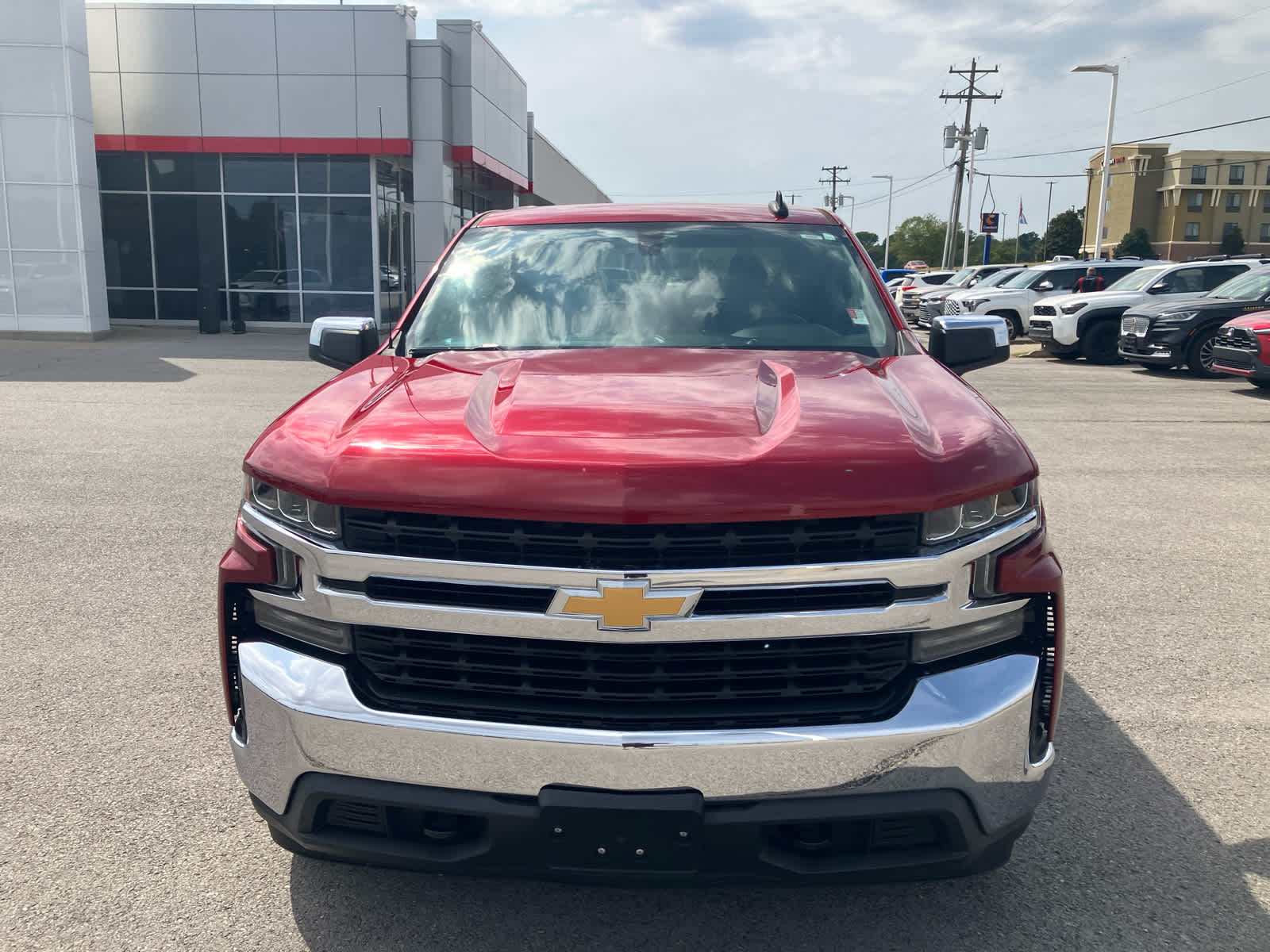 2019 Chevrolet Silverado 1500 photo 2 of 37