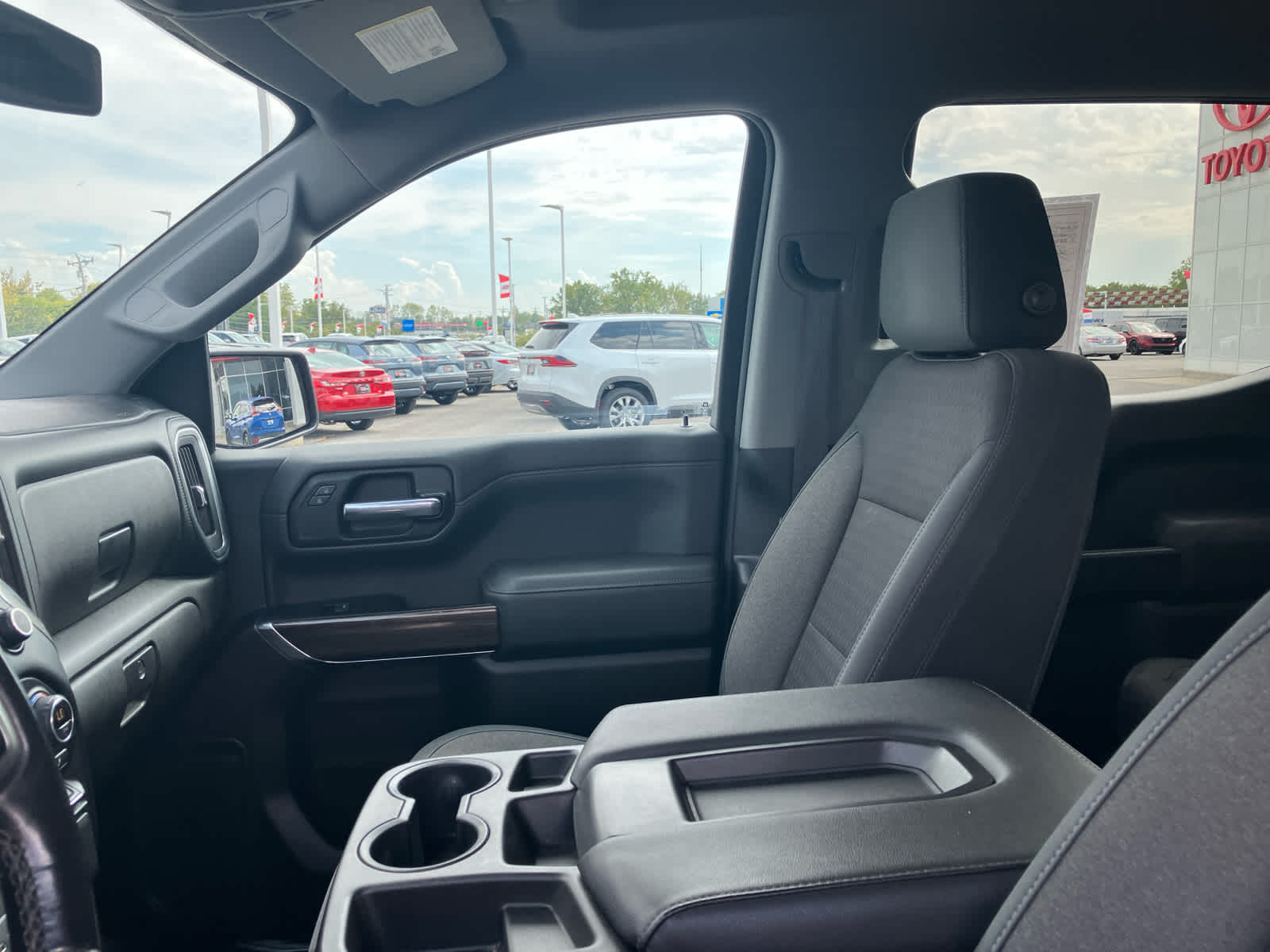 2019 Chevrolet Silverado 1500 photo 10 of 37