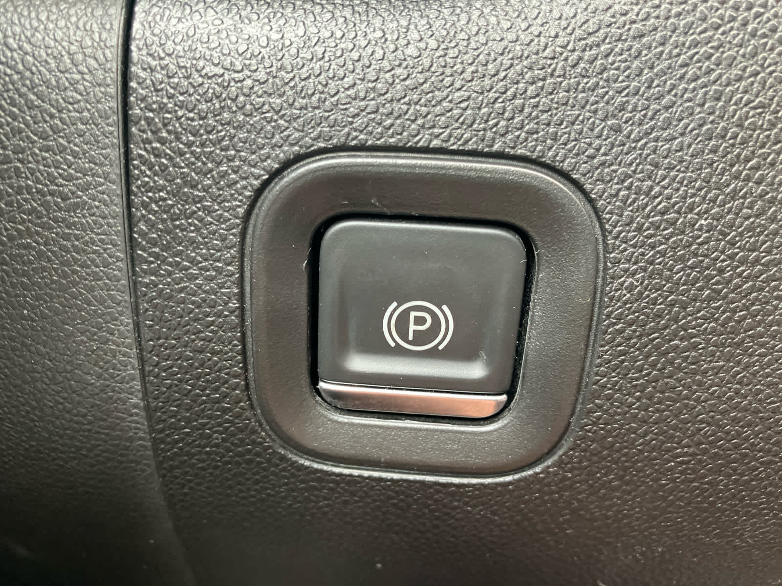 2019 Chevrolet Silverado 1500 photo 16 of 37