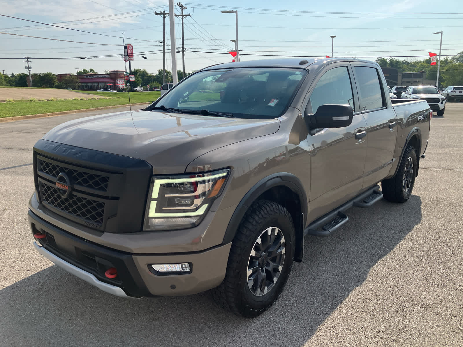 2021 Nissan Titan photo 3 of 44