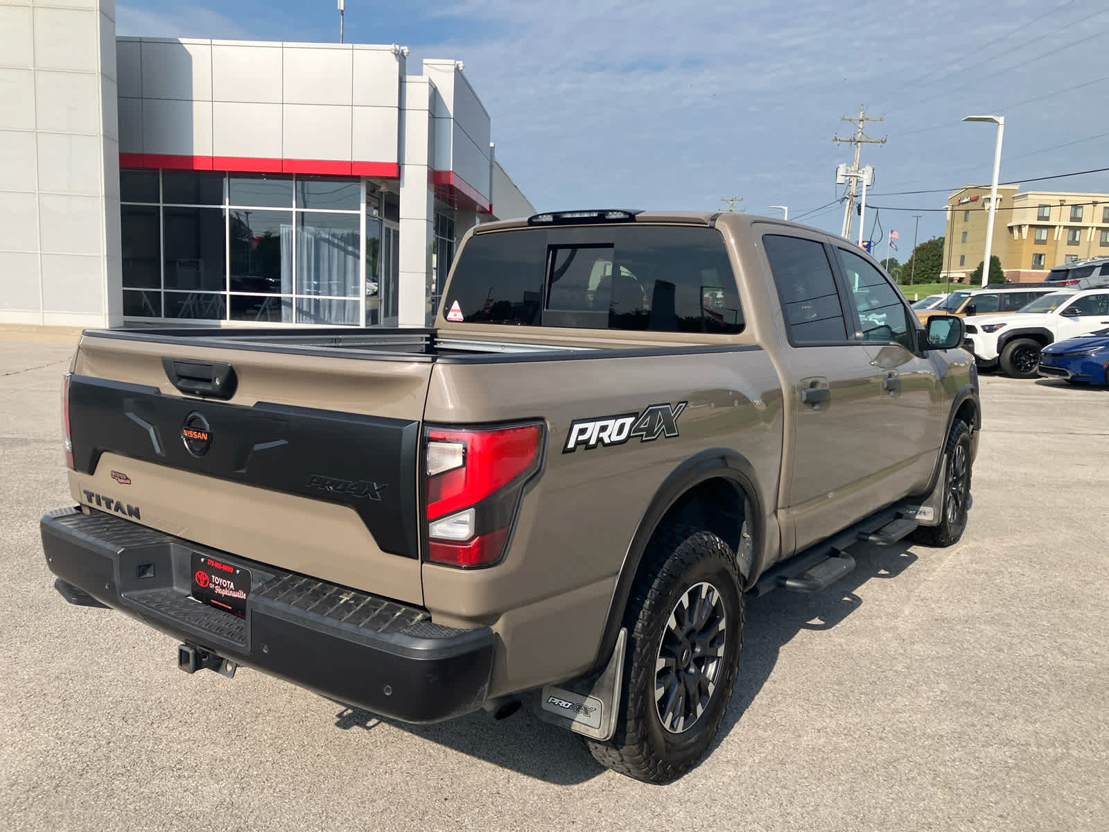 2021 Nissan Titan photo 7 of 44