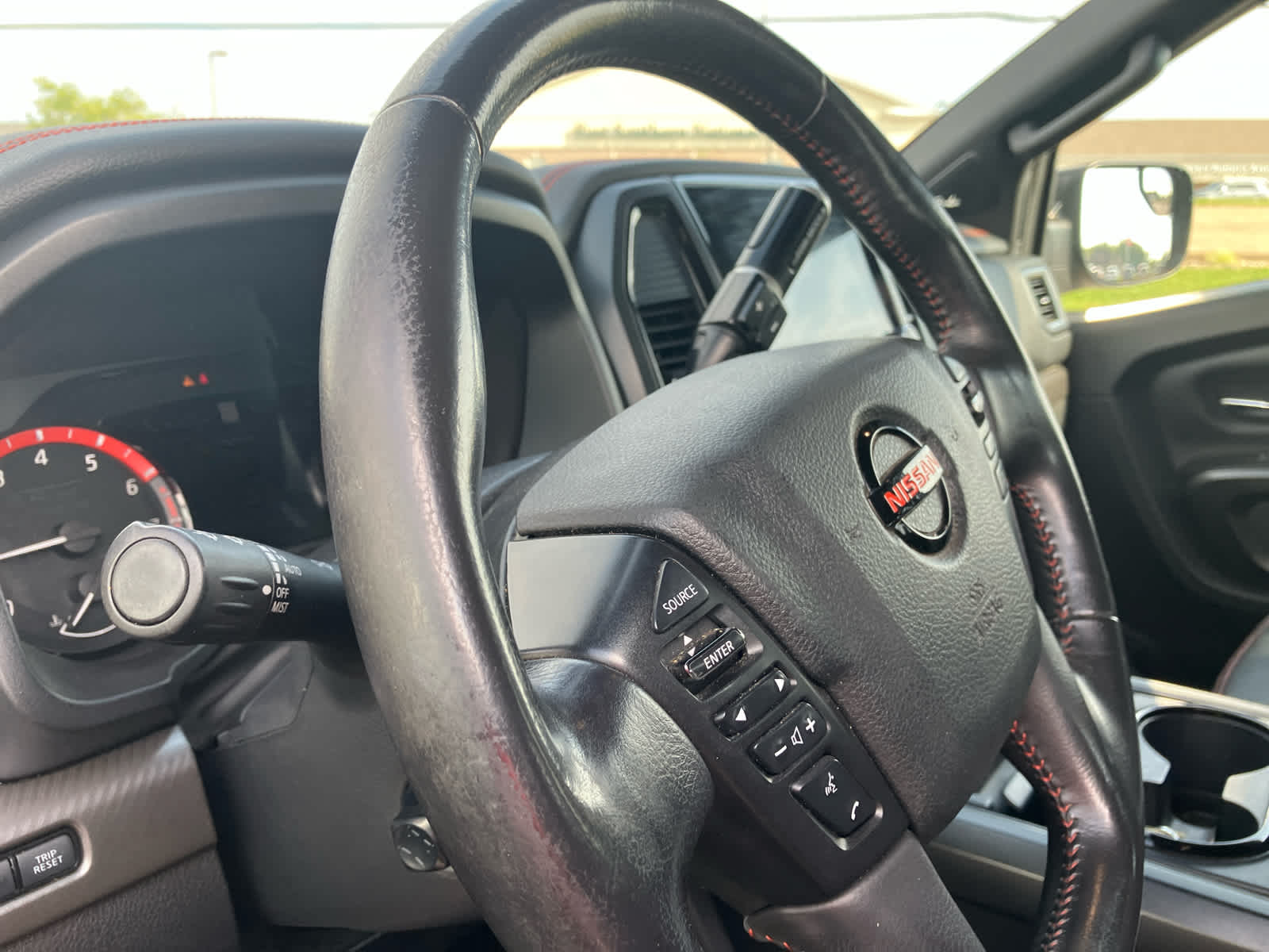 2021 Nissan Titan photo 9 of 44