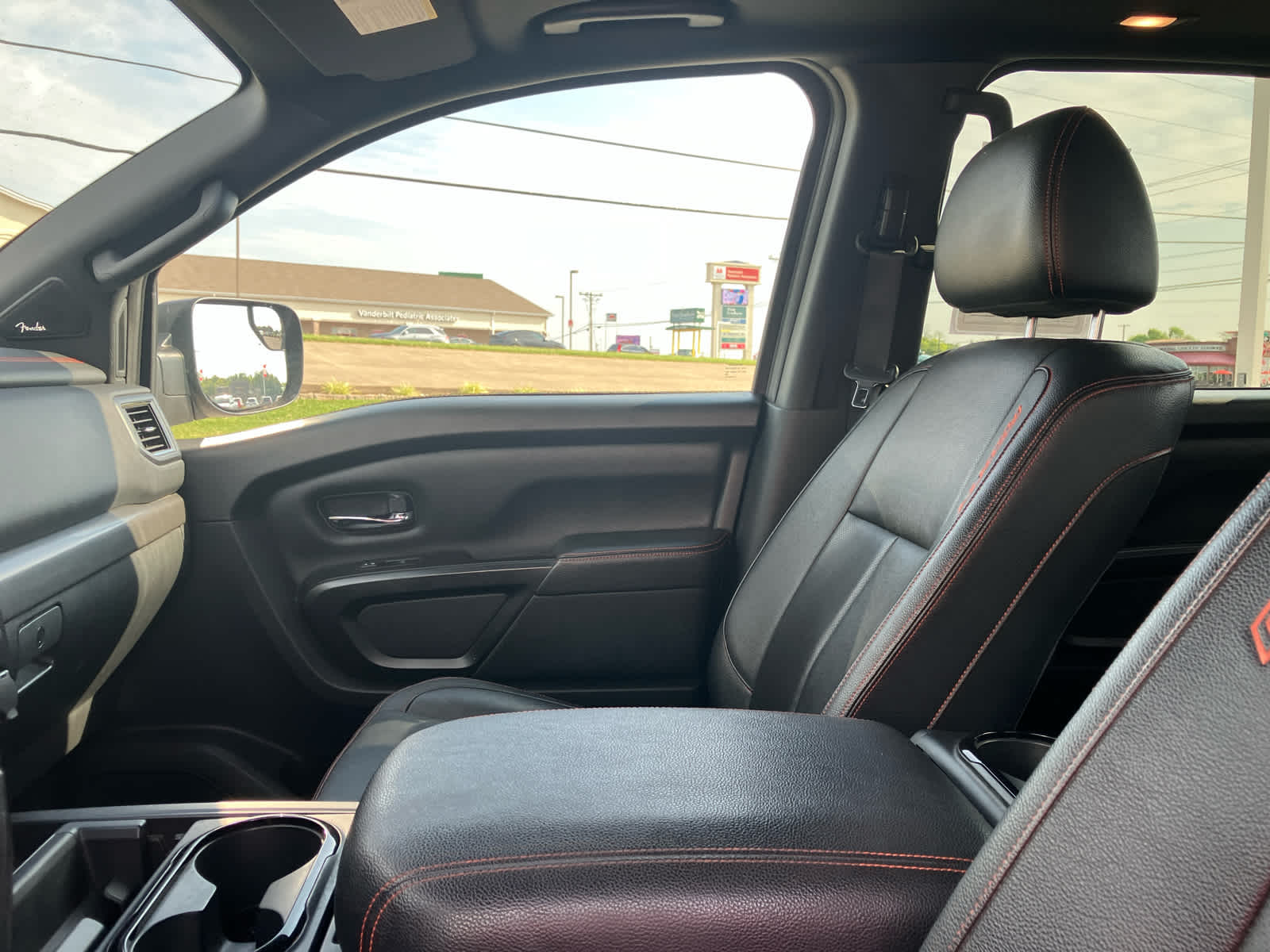 2021 Nissan Titan photo 10 of 44