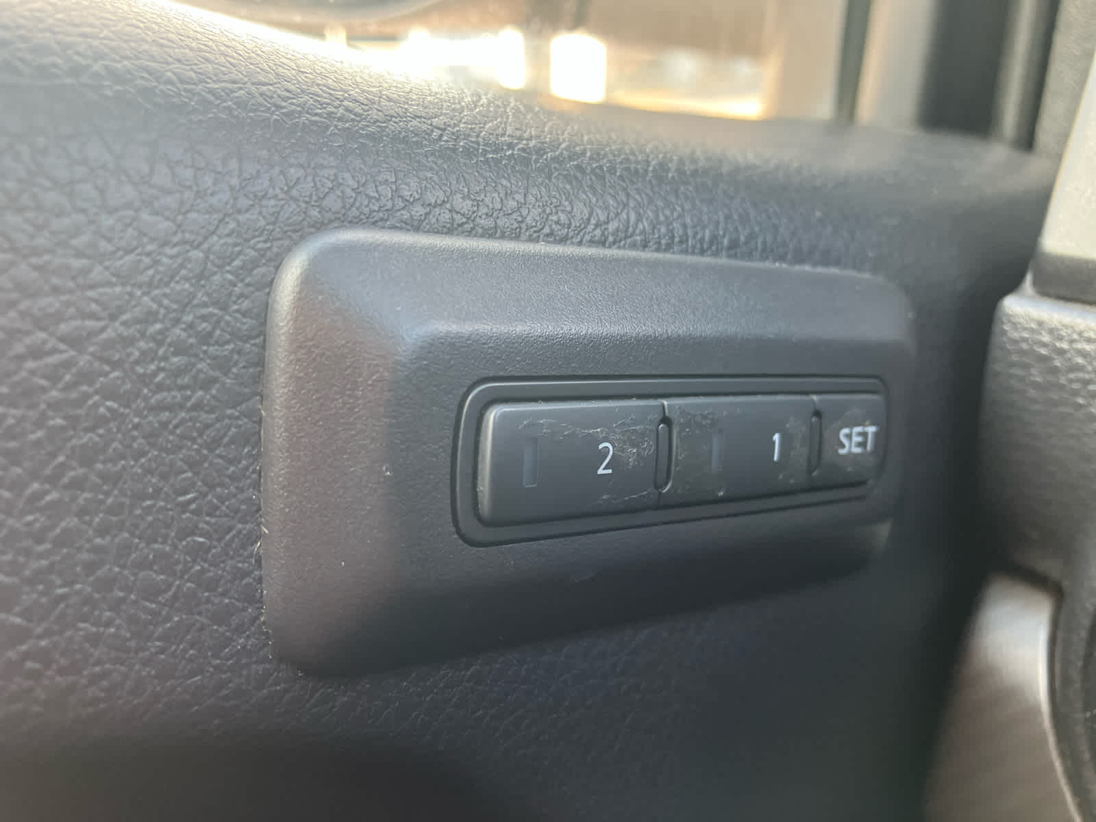 2021 Nissan Titan photo 12 of 44