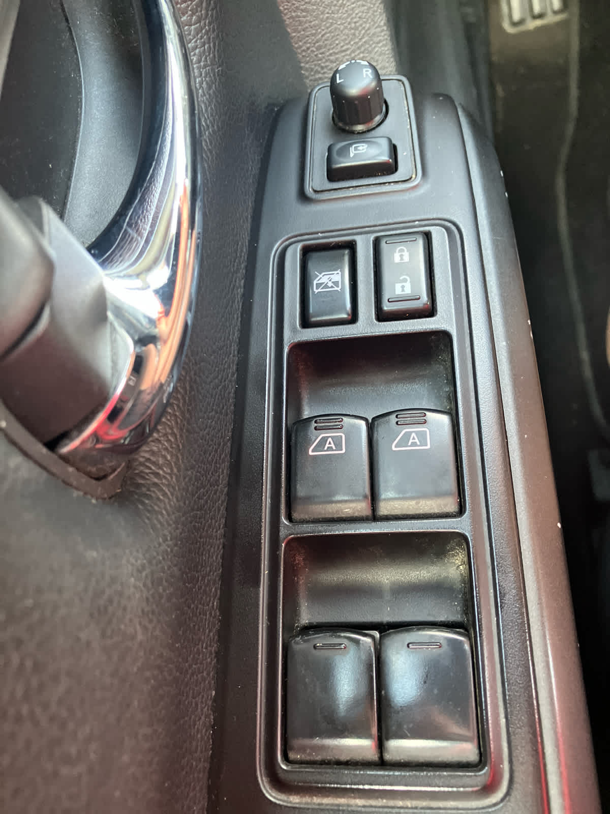 2021 Nissan Titan photo 13 of 44