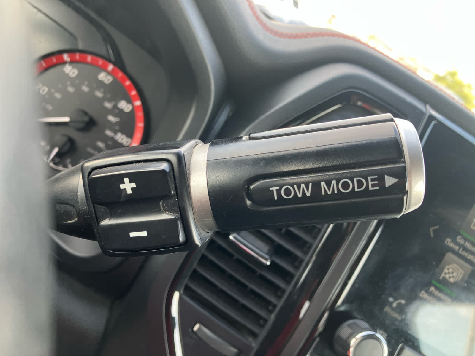 2021 Nissan Titan photo 22 of 44