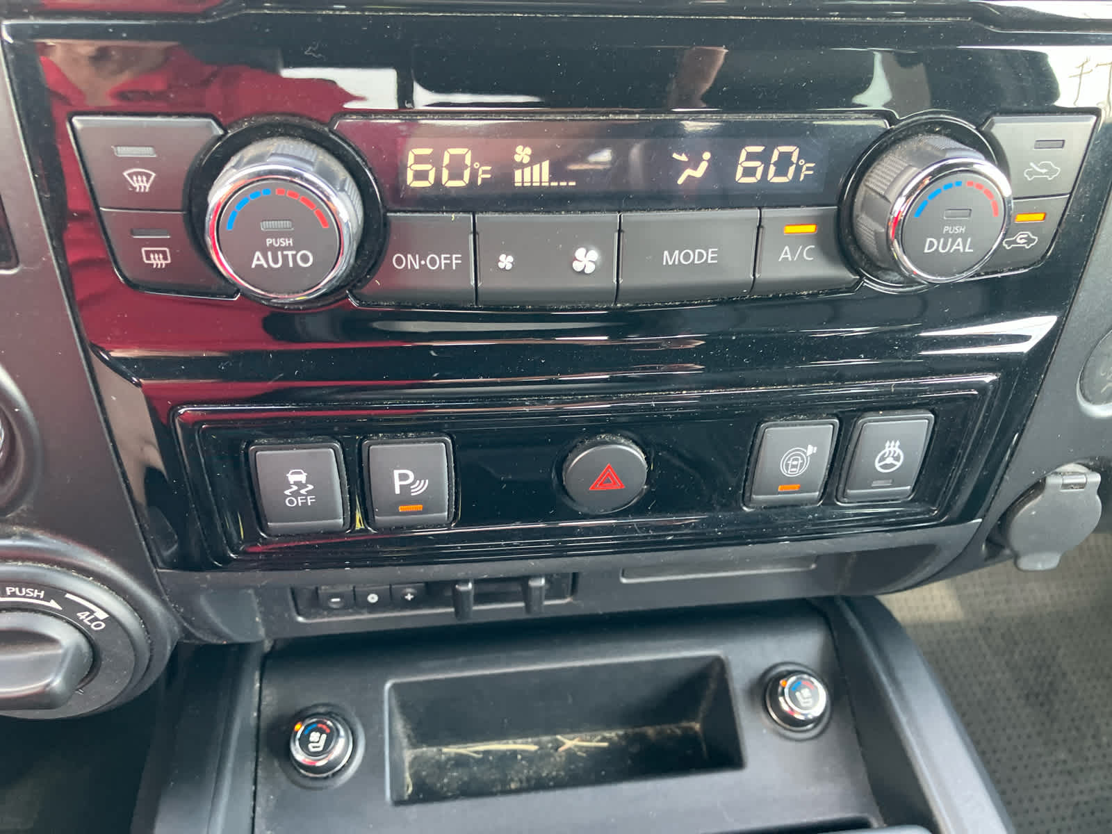 2021 Nissan Titan photo 30 of 44