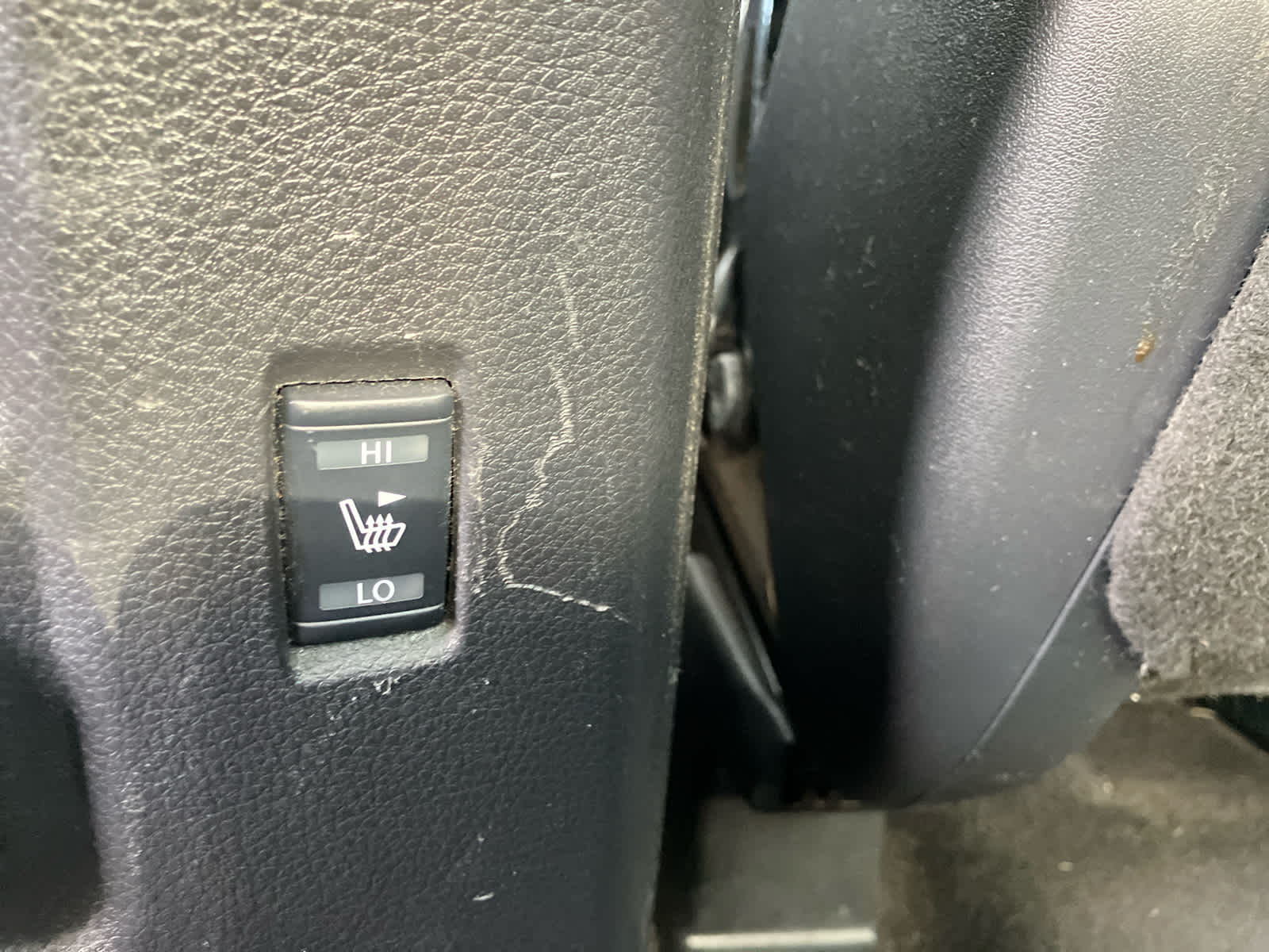 2021 Nissan Titan photo 41 of 44