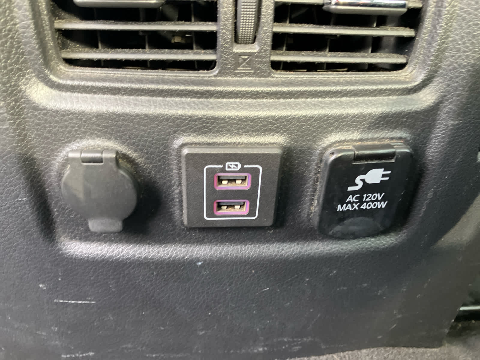 2021 Nissan Titan photo 42 of 44