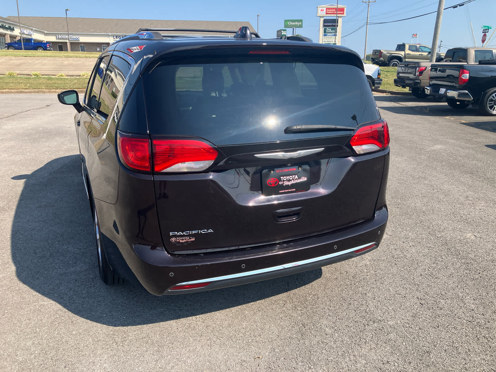 2017 Chrysler Pacifica photo 6 of 36