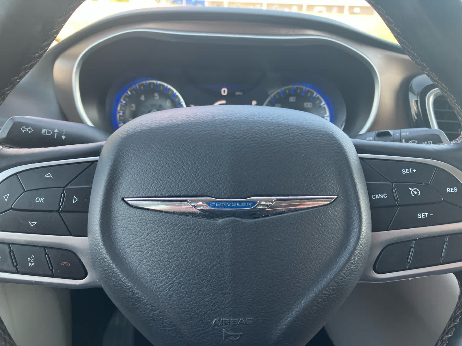 2017 Chrysler Pacifica photo 14 of 36