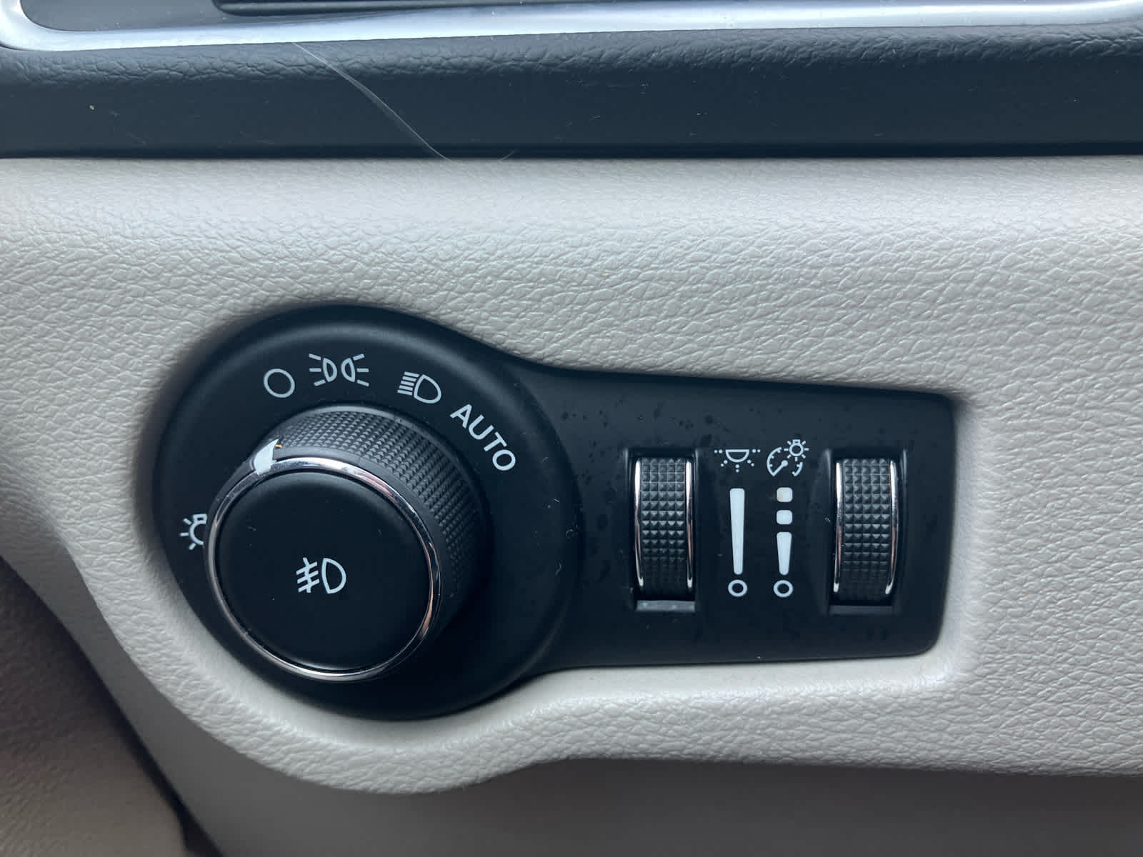 2017 Chrysler Pacifica photo 13 of 36
