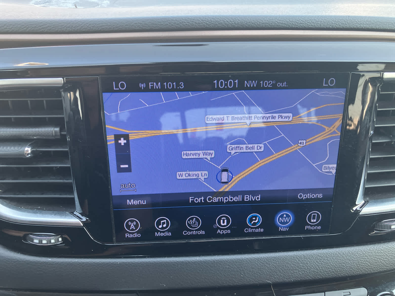 2017 Chrysler Pacifica photo 24 of 36