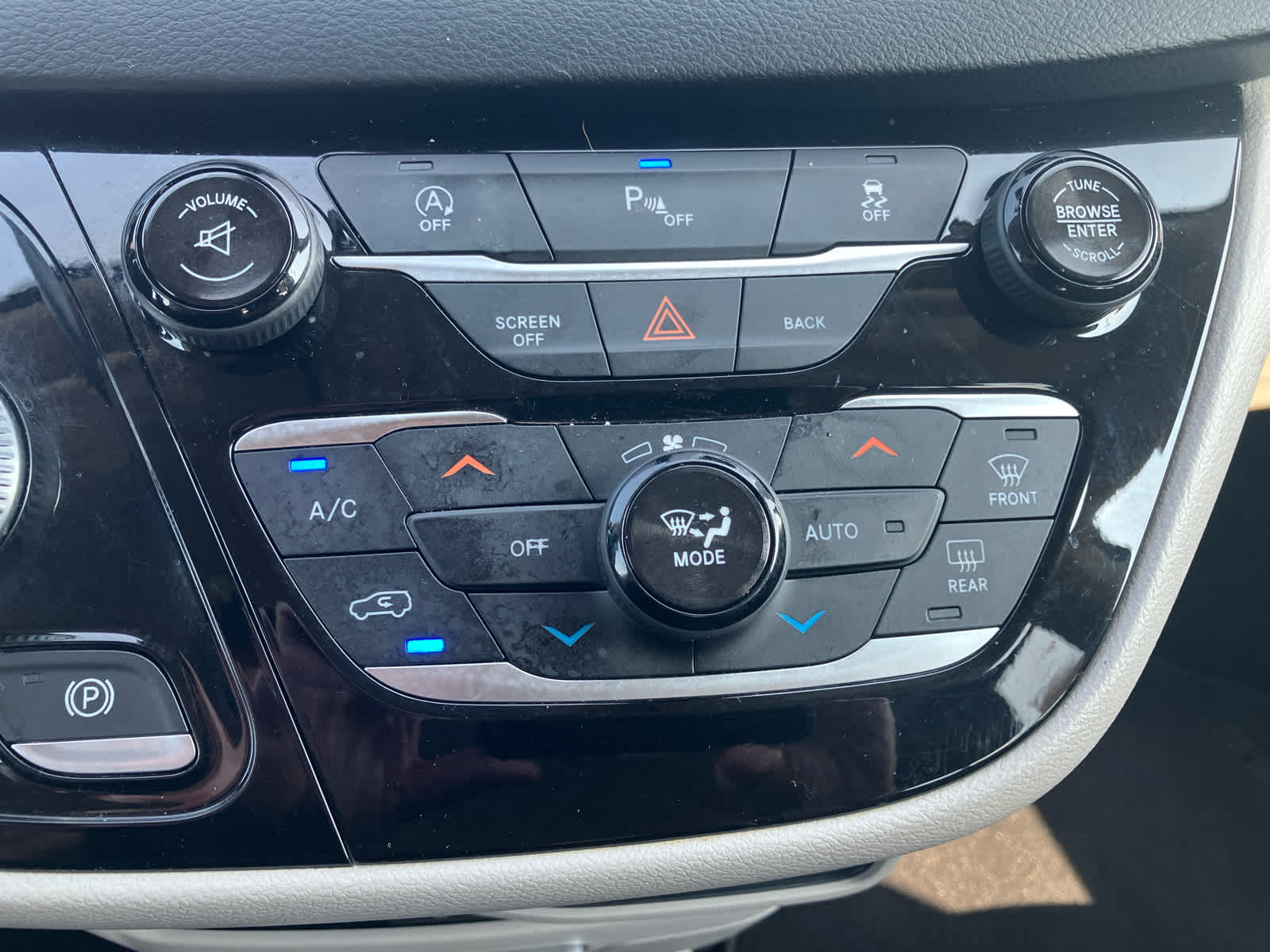 2017 Chrysler Pacifica photo 26 of 36