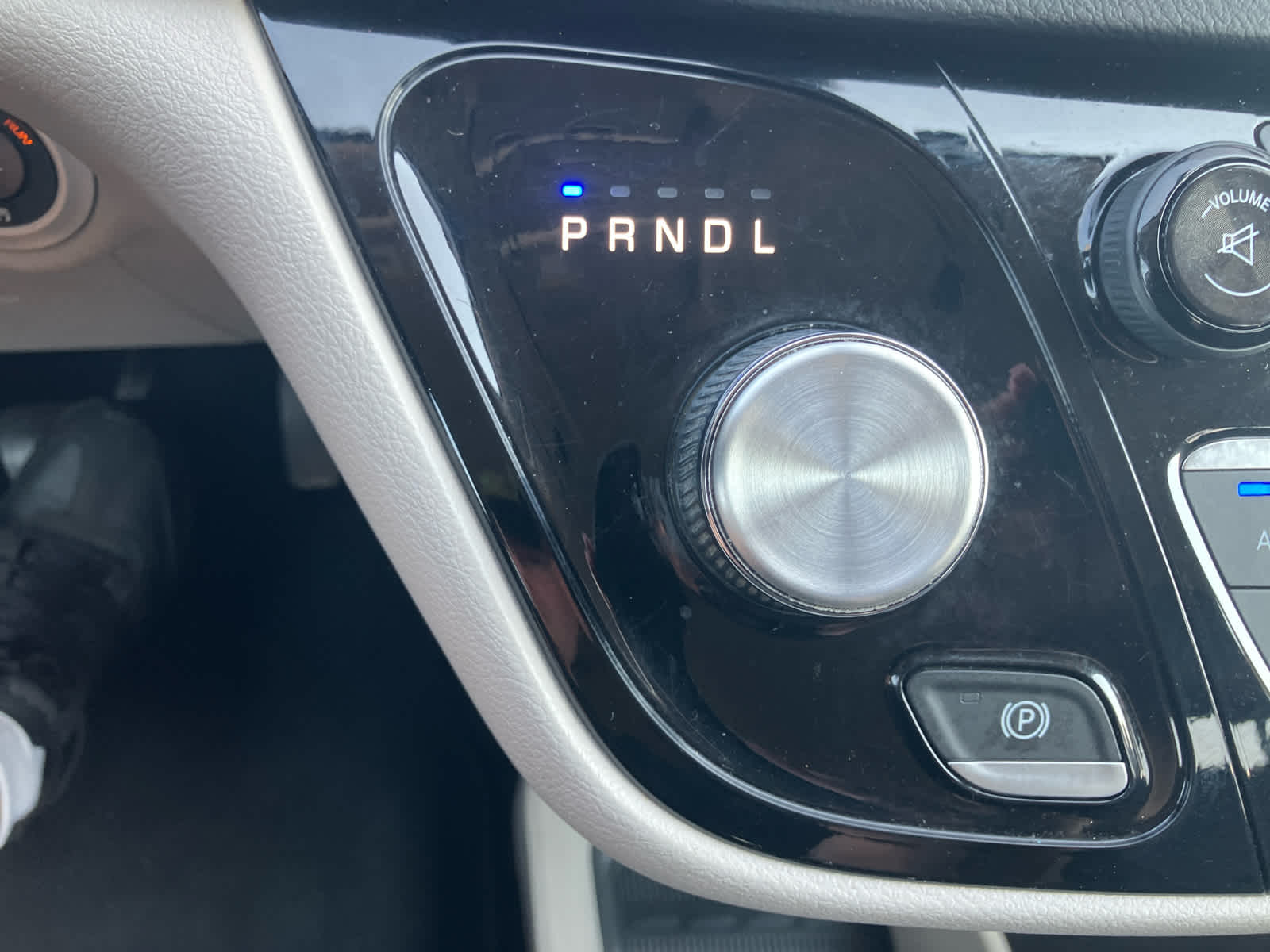 2017 Chrysler Pacifica photo 27 of 36