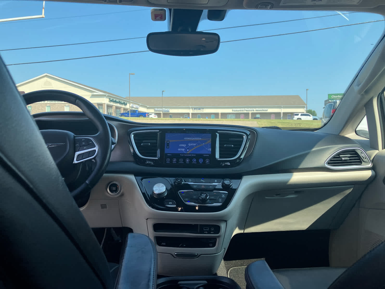 2017 Chrysler Pacifica photo 31 of 36