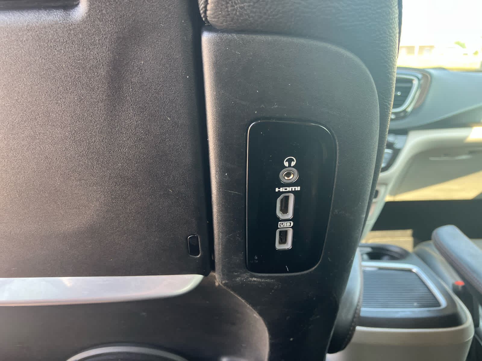 2017 Chrysler Pacifica photo 32 of 36