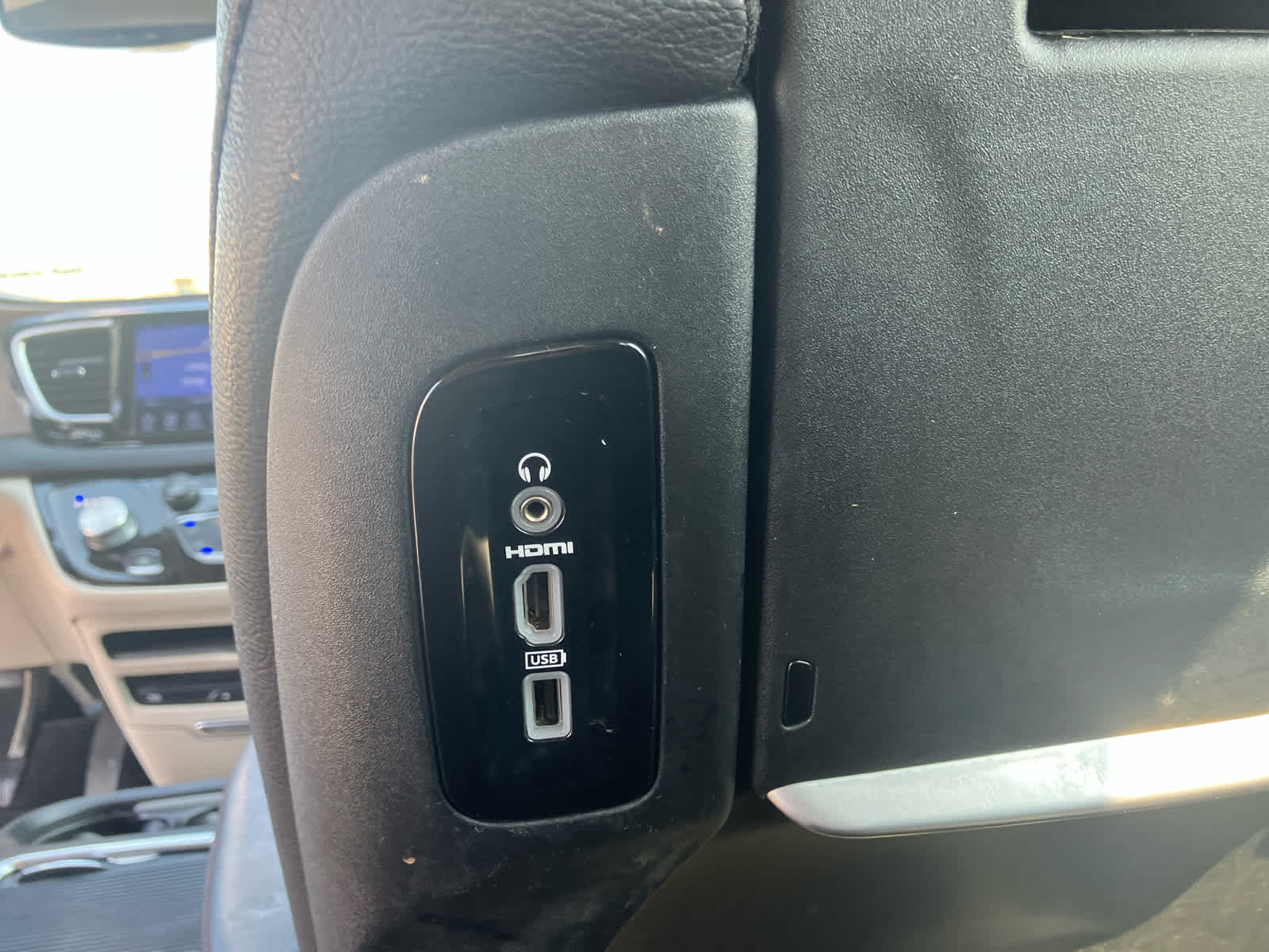 2017 Chrysler Pacifica photo 33 of 36