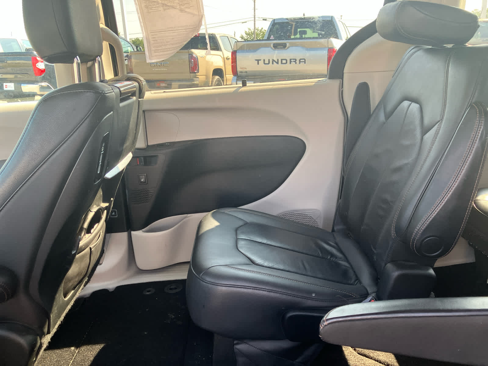 2017 Chrysler Pacifica photo 35 of 36