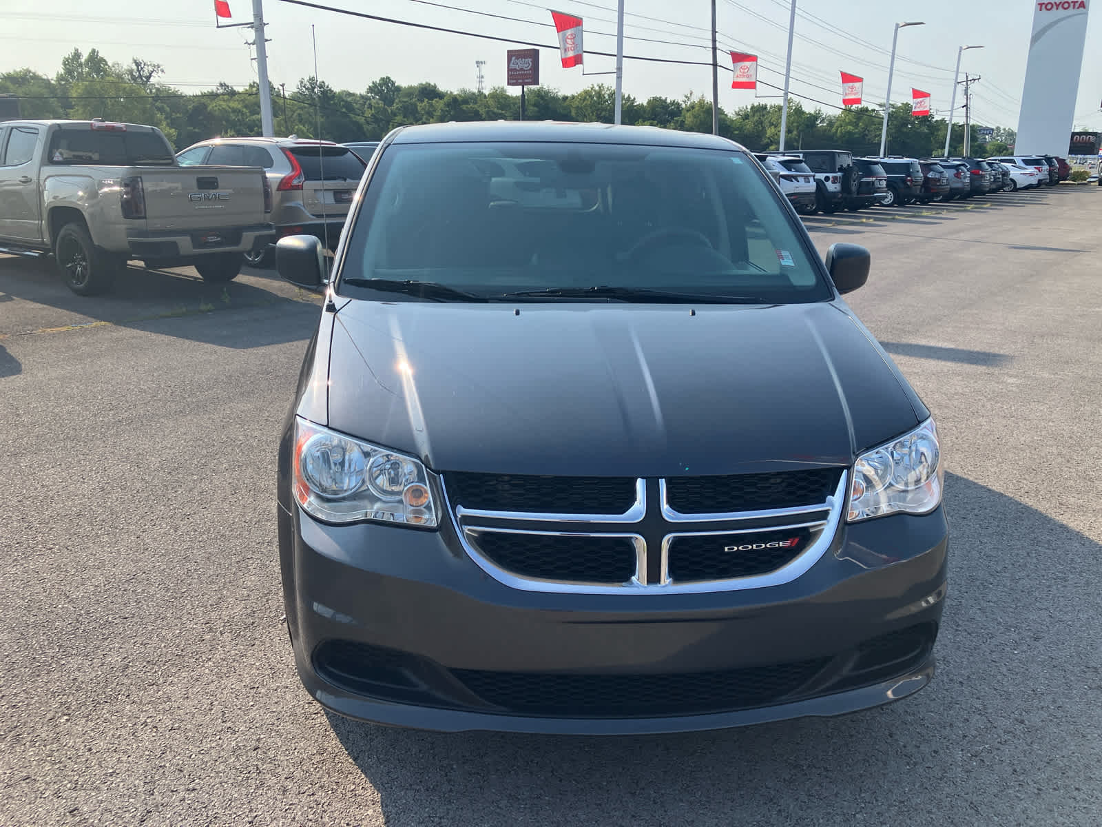 2019 Dodge Grand Caravan photo 2 of 28