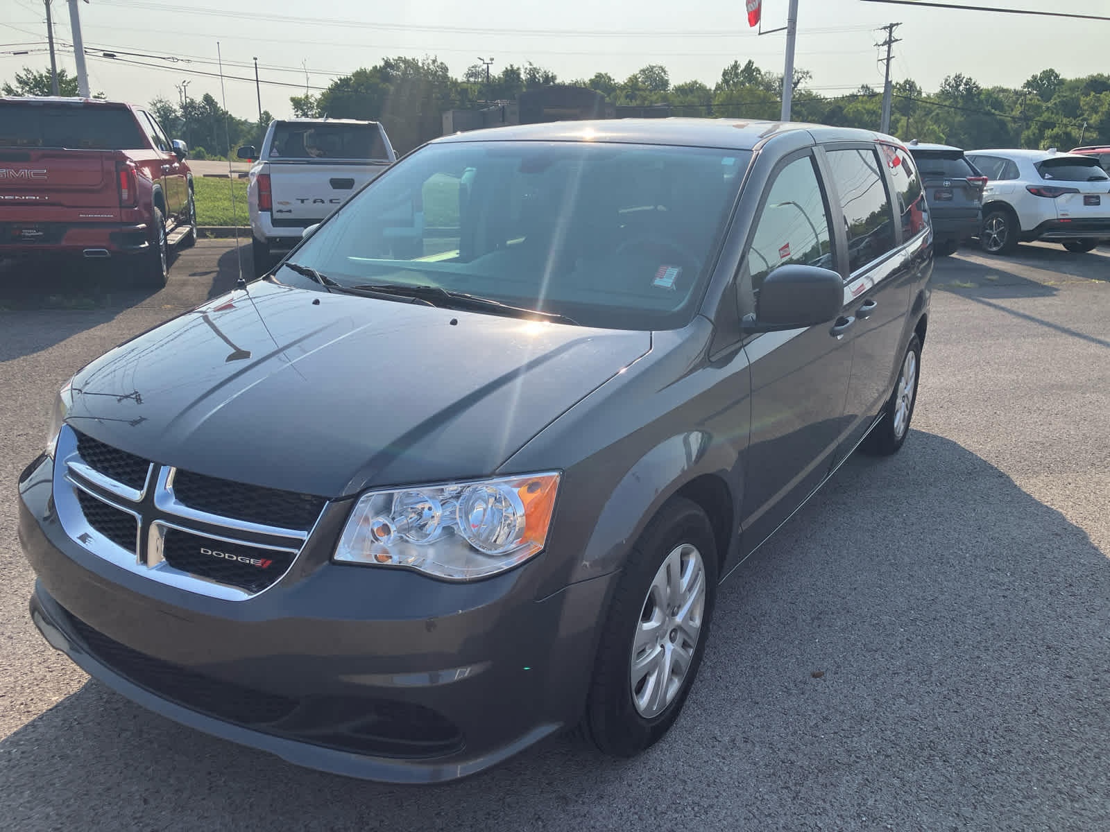 2019 Dodge Grand Caravan photo 3 of 28