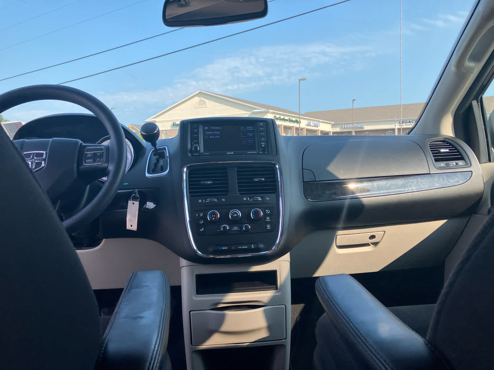 2019 Dodge Grand Caravan photo 25 of 28