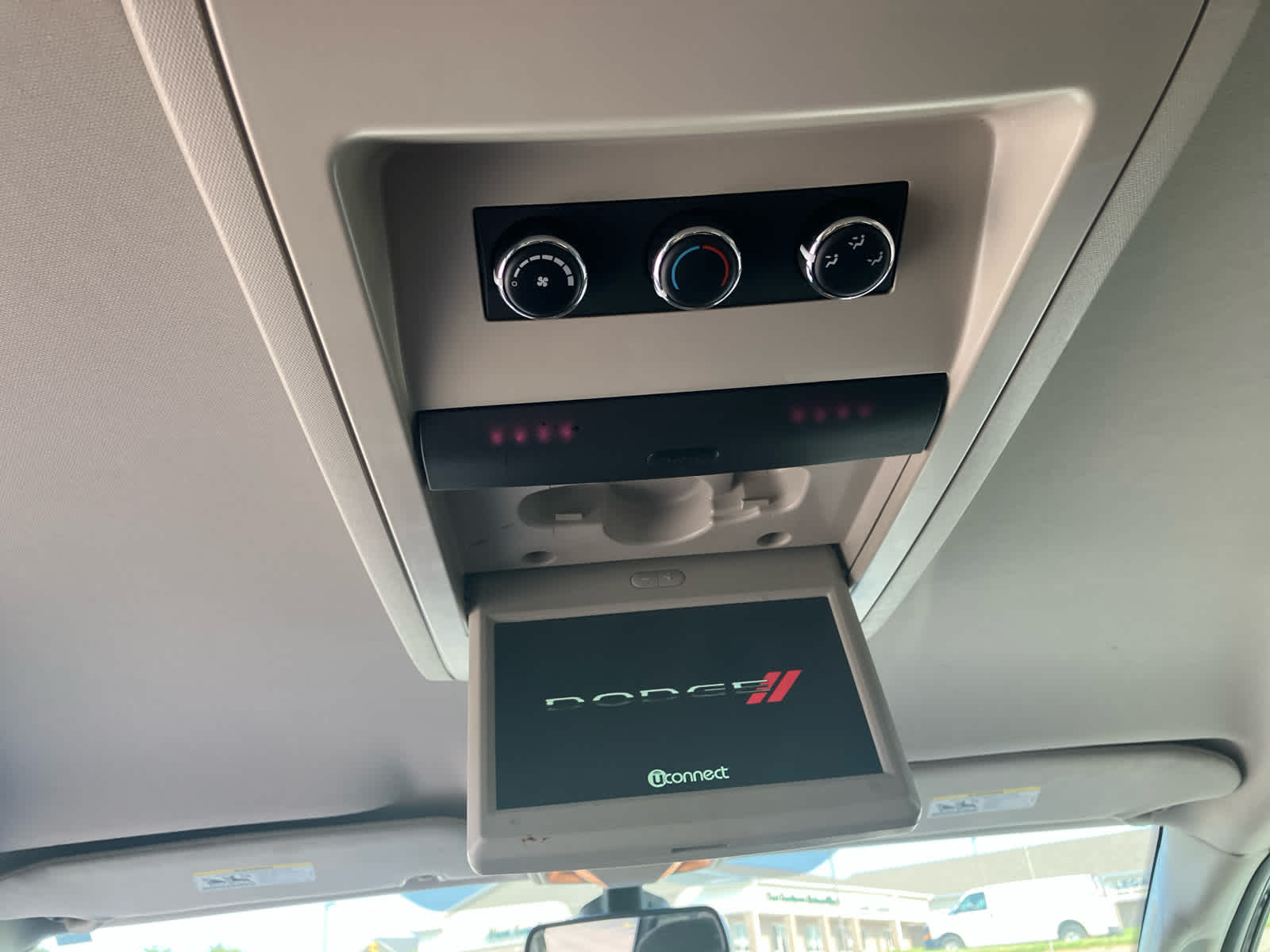 2019 Dodge Grand Caravan photo 26 of 28