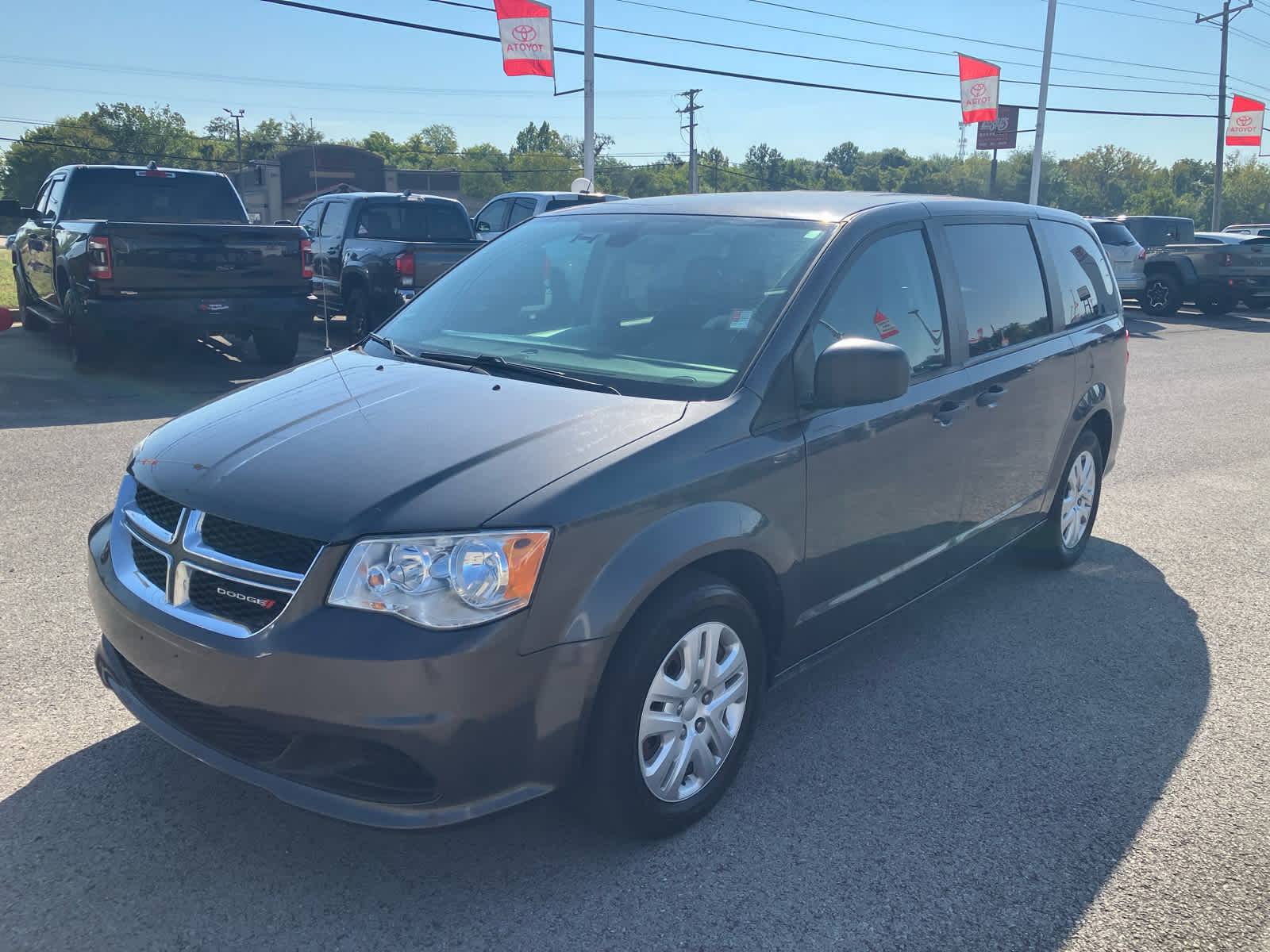 2019 Dodge Grand Caravan photo 3 of 27