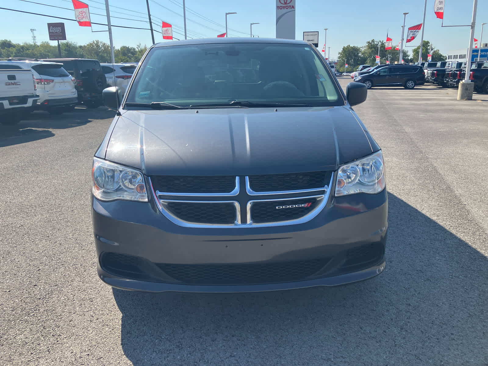 2019 Dodge Grand Caravan photo 2 of 27
