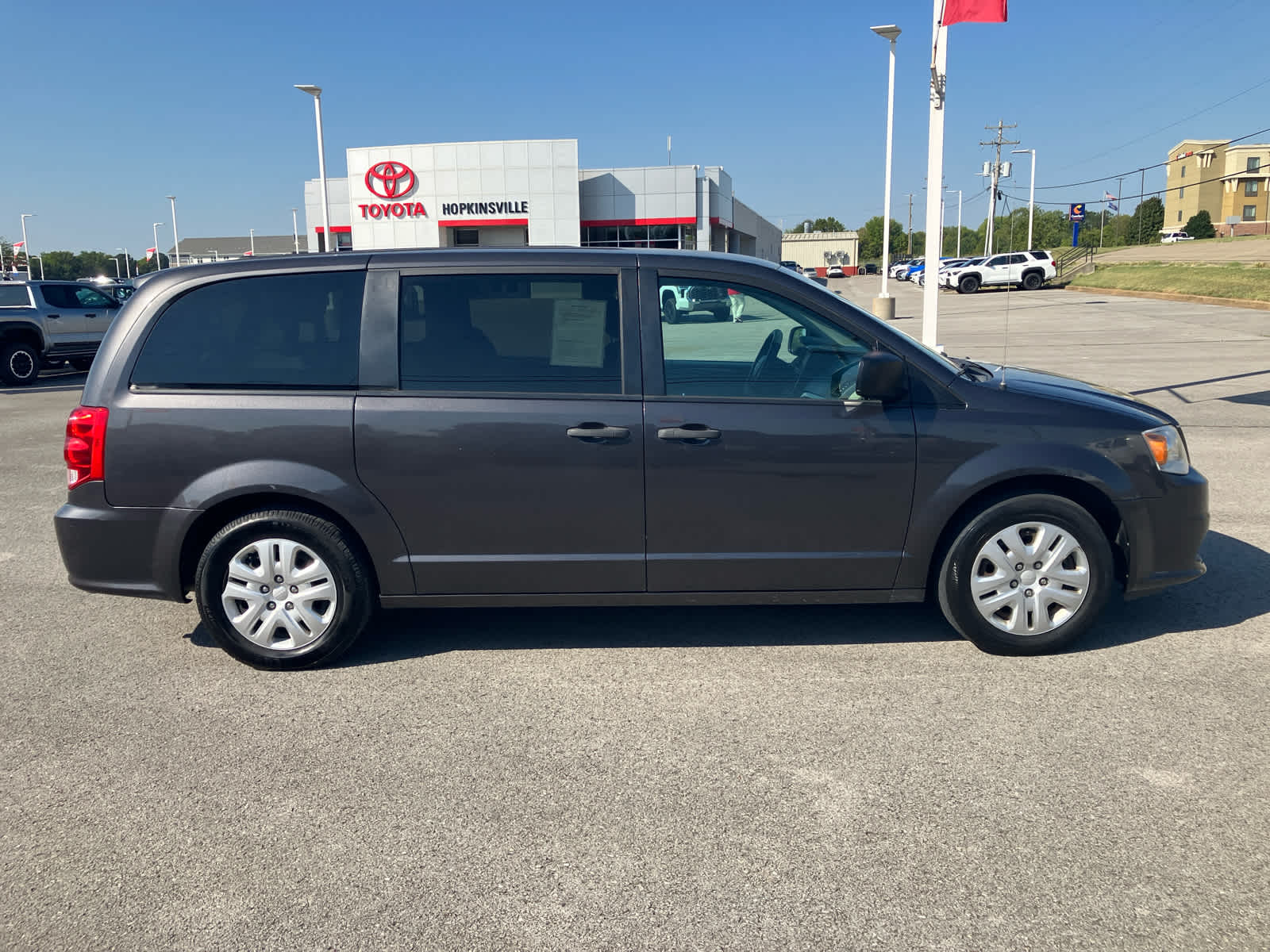 2019 Dodge Grand Caravan photo 8 of 27