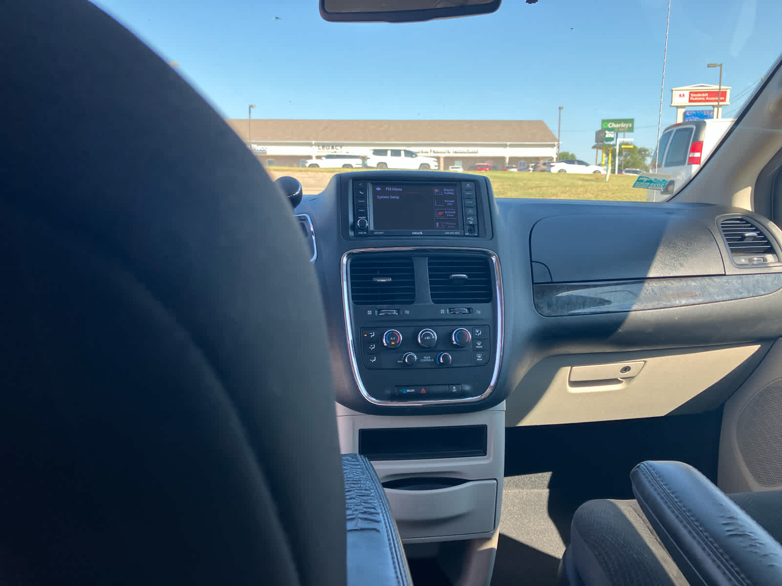 2019 Dodge Grand Caravan photo 24 of 27