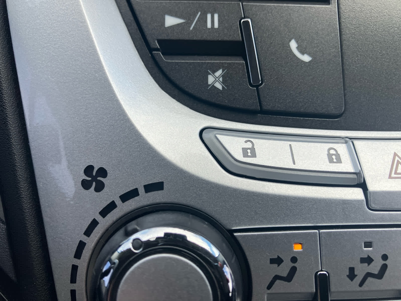 2014 Chevrolet Equinox photo 21 of 31