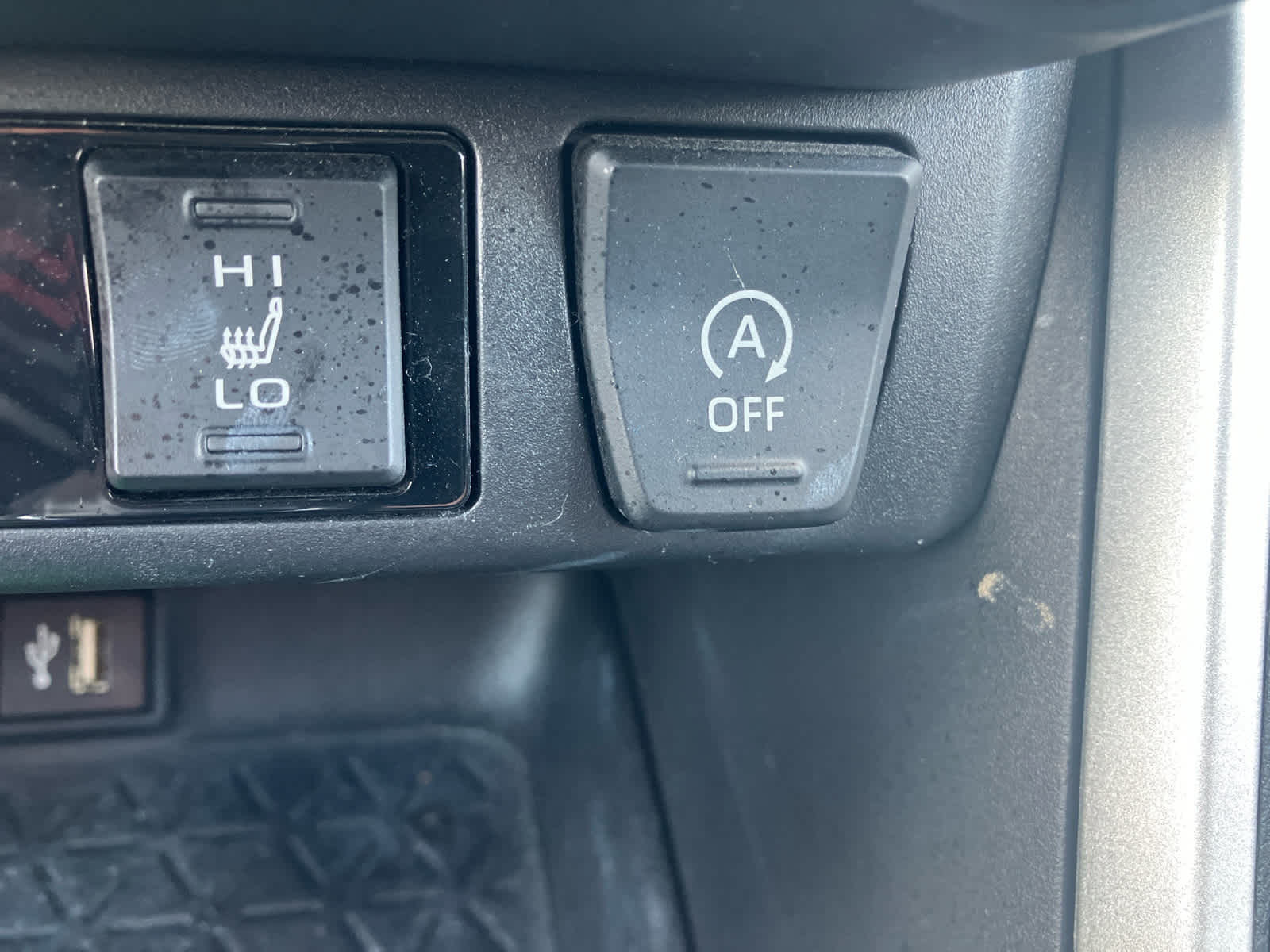 2024 Toyota RAV4 photo 30 of 39