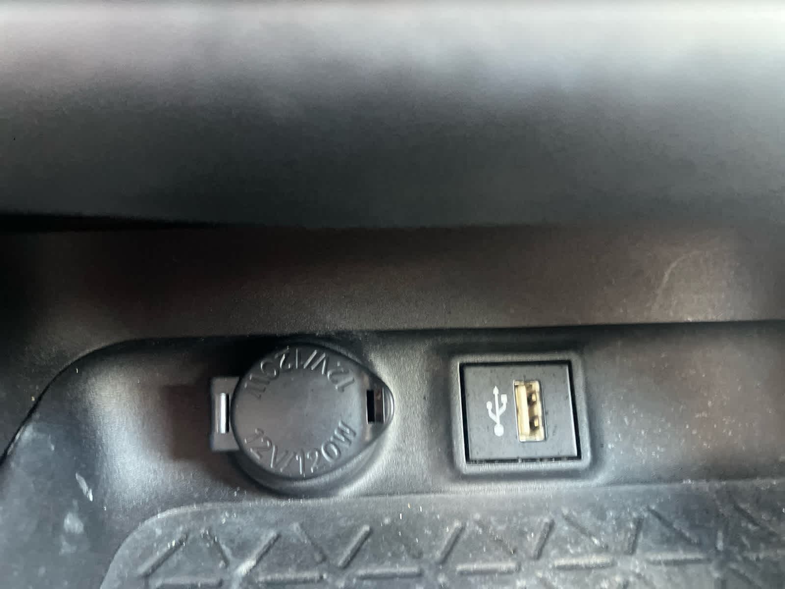 2024 Toyota RAV4 photo 31 of 39