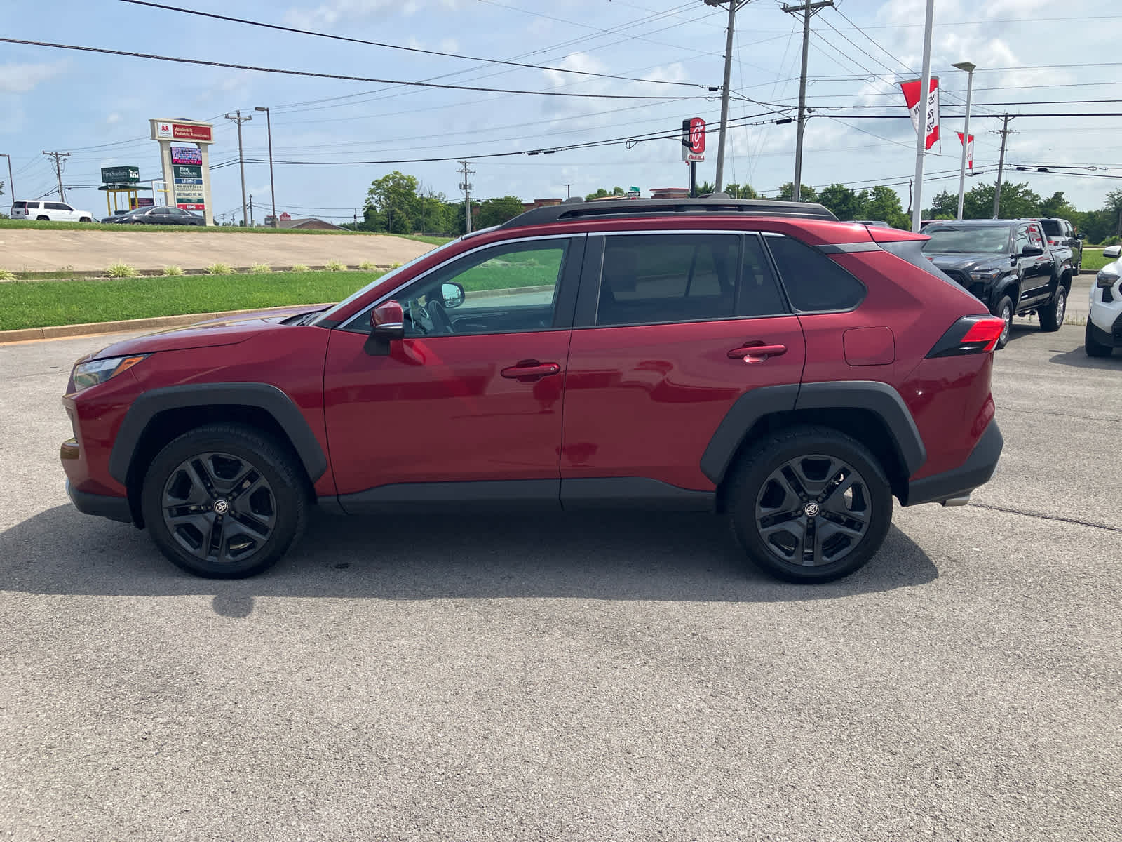 2023 Toyota RAV4 photo 4 of 33
