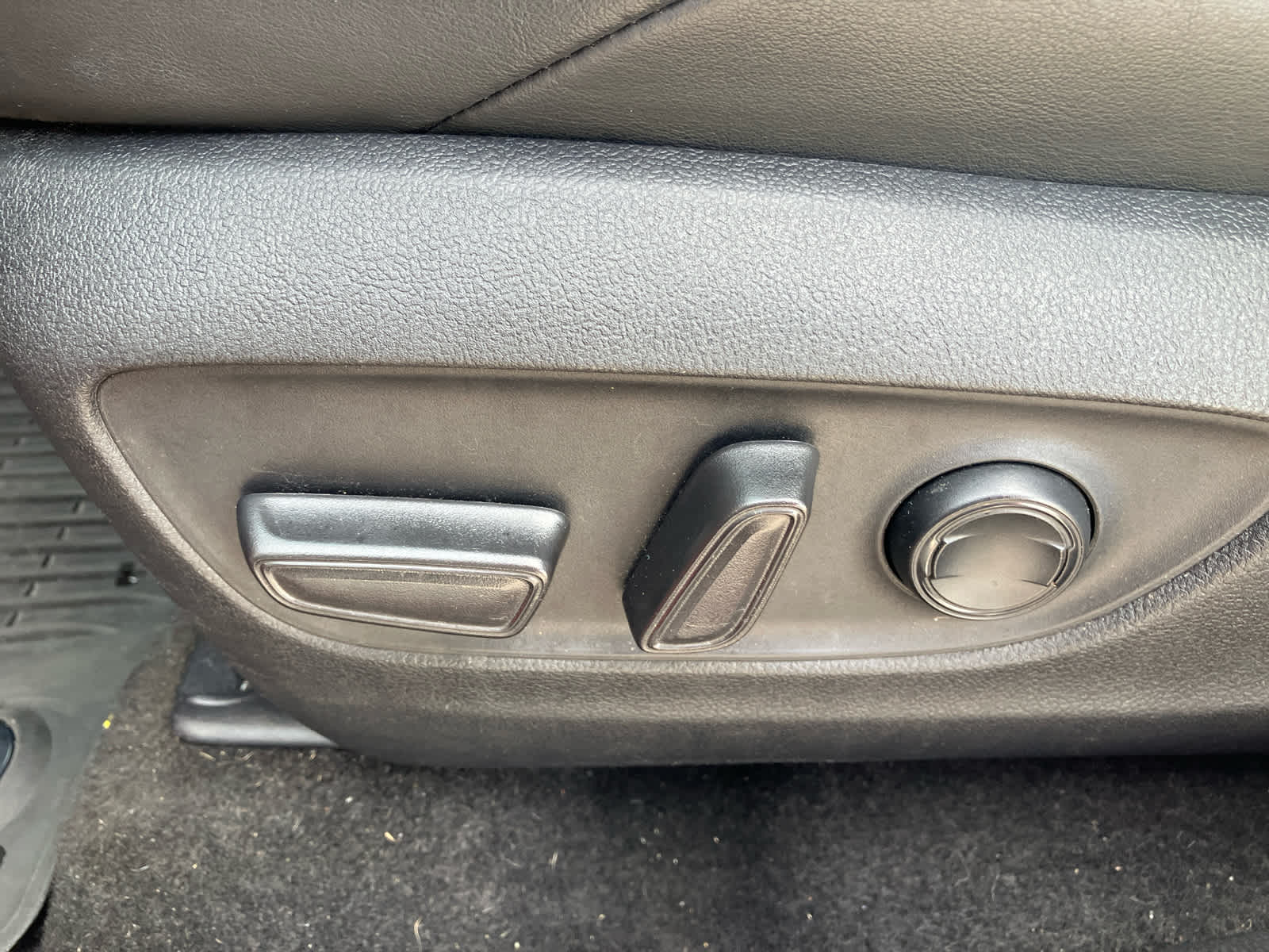 2023 Toyota RAV4 photo 11 of 33
