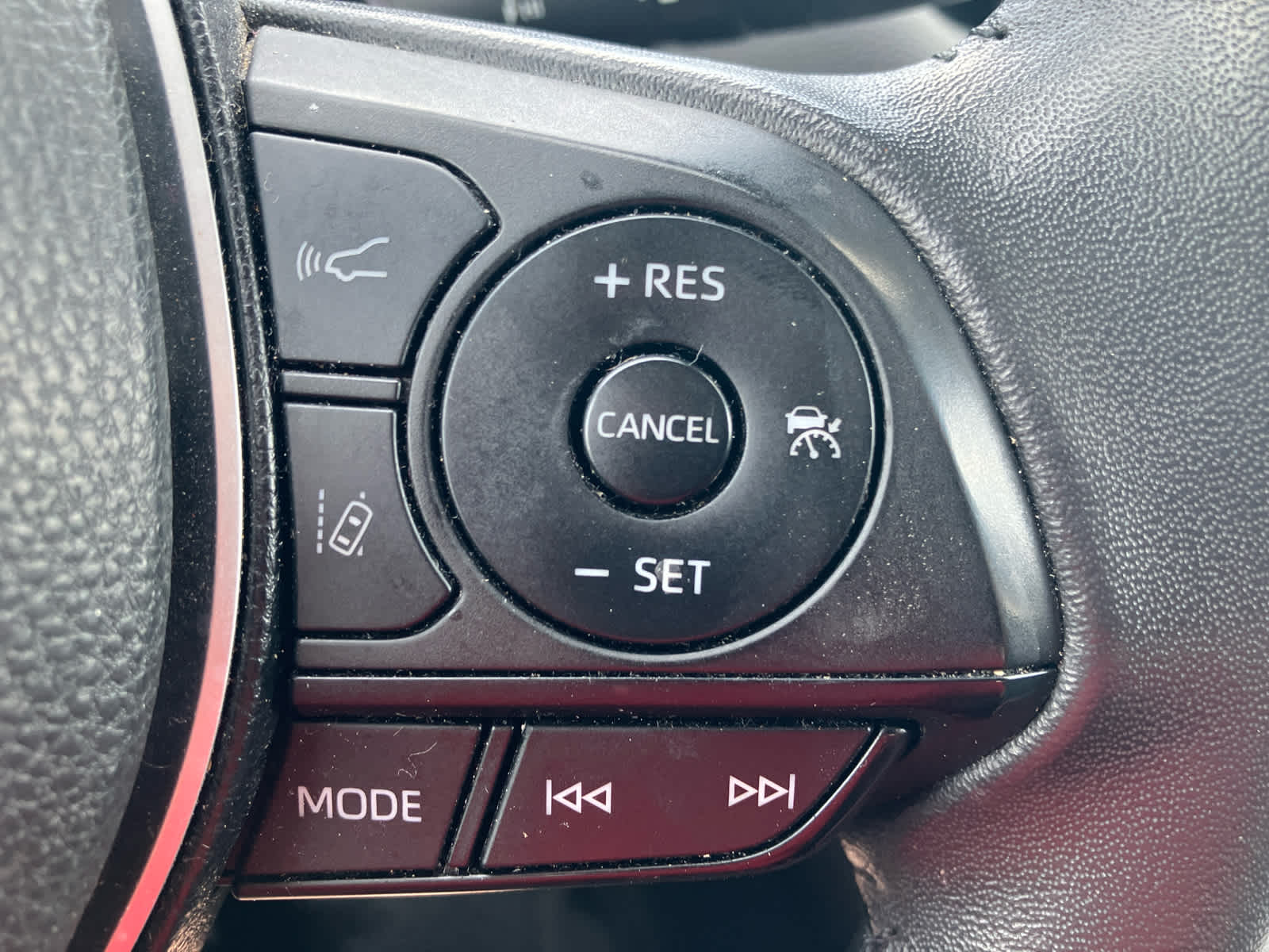 2023 Toyota RAV4 photo 17 of 33
