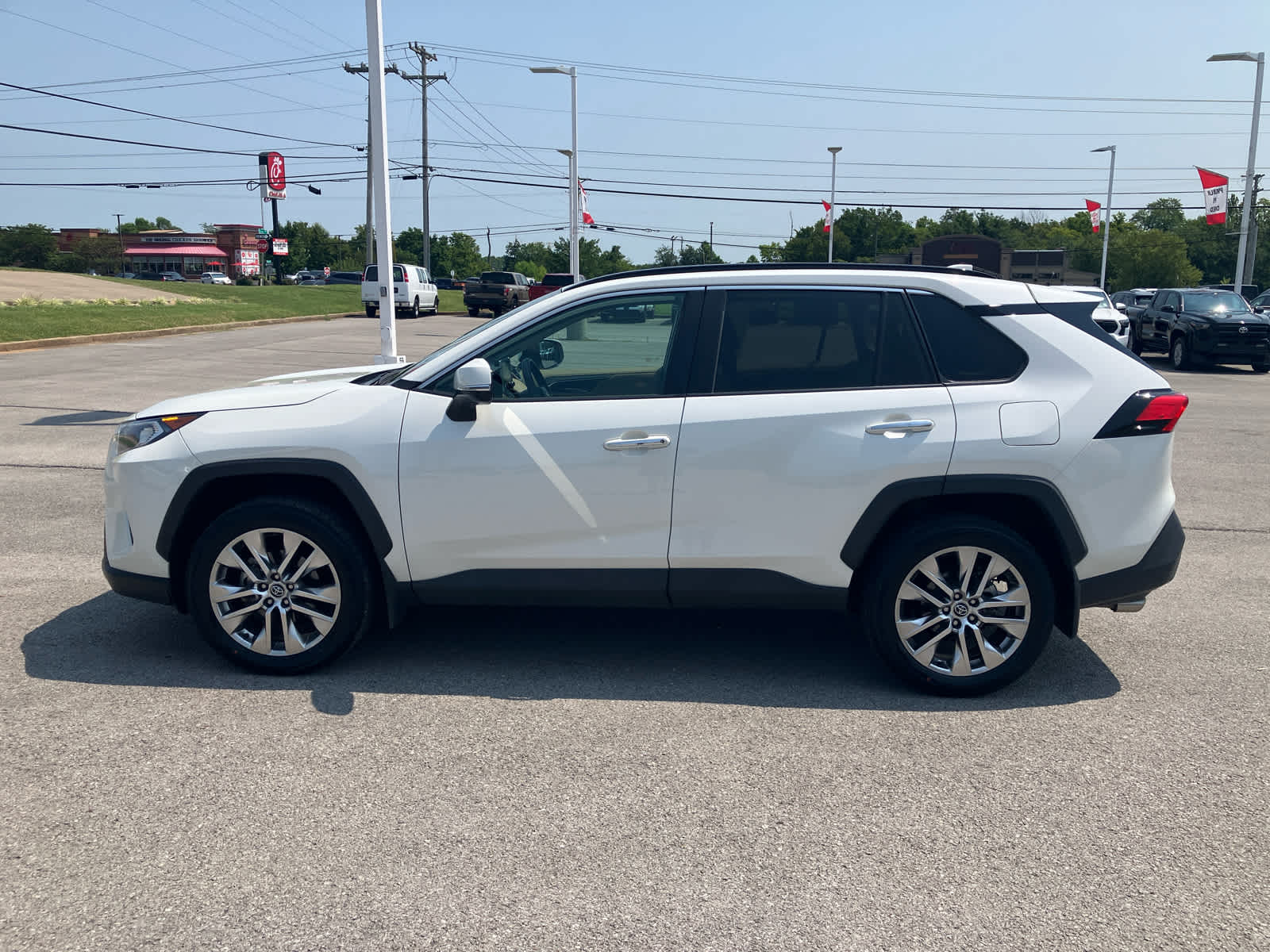 2020 Toyota RAV4 photo 6 of 41